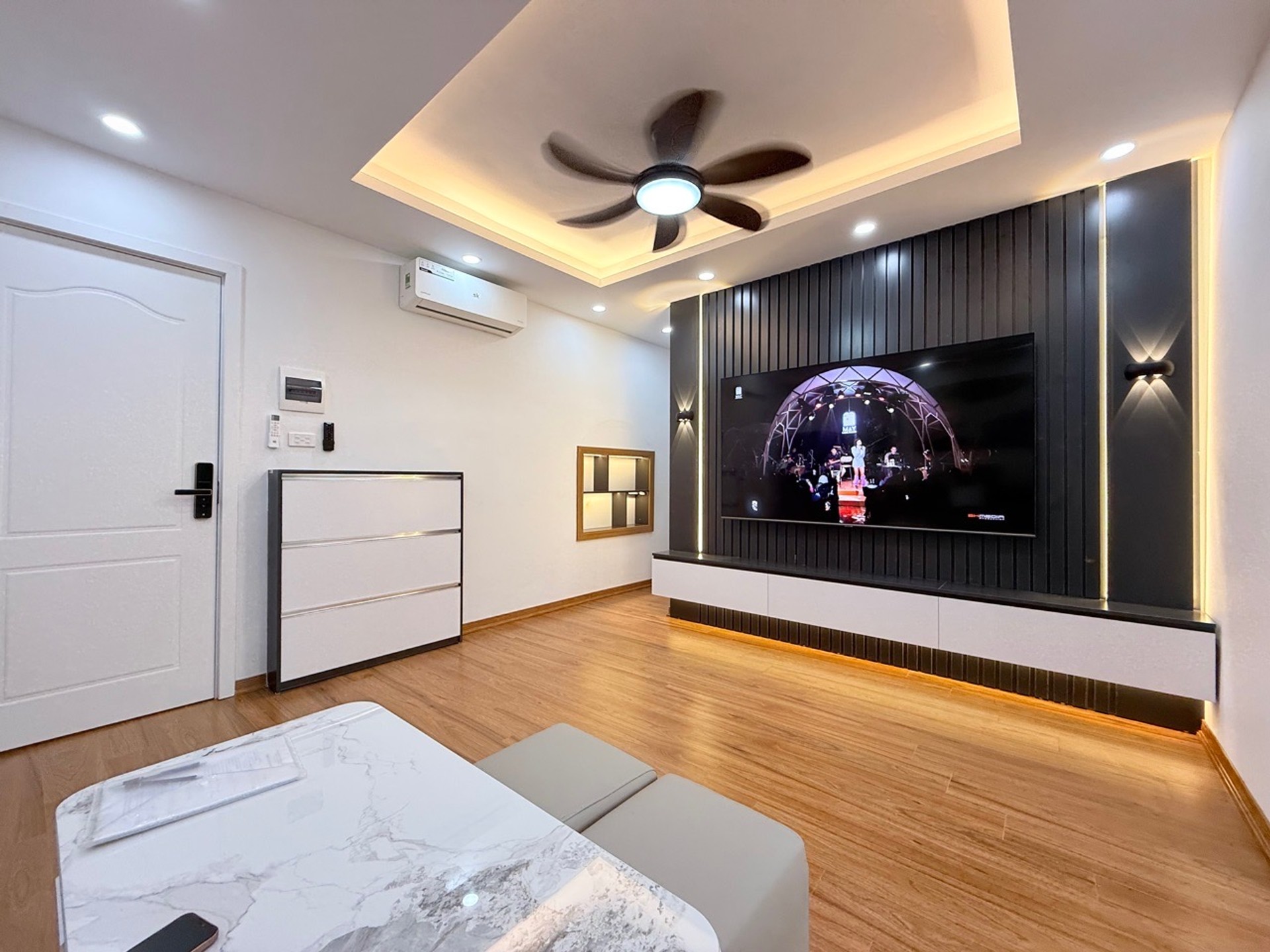 Bán nhà Nguyễn Công Trứ - diện tích 55m2 3 tầng - Căn góc ngập tràn ánh sáng - giá 3,6 tỷ