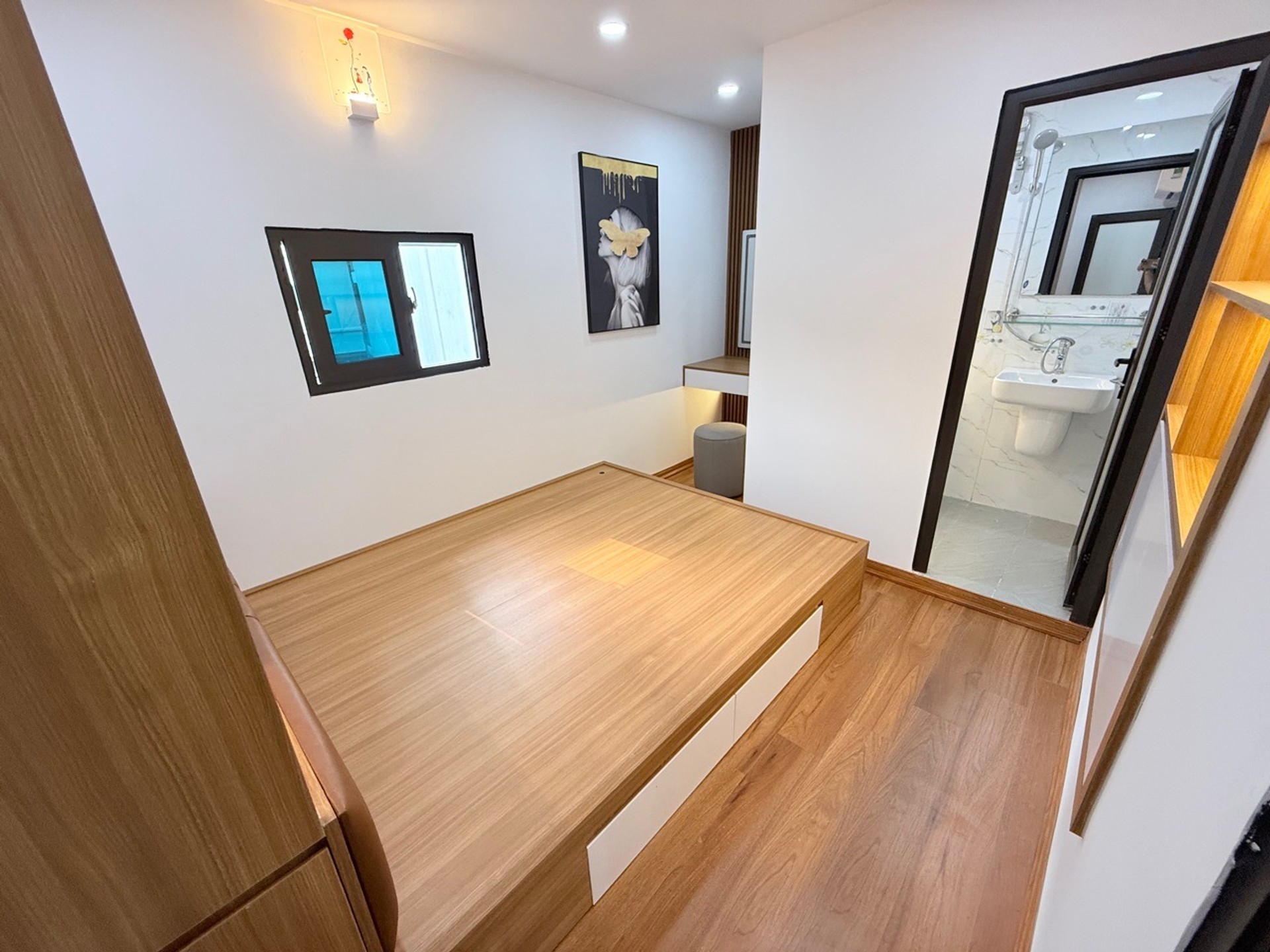Bán nhà Nguyễn Công Trứ - diện tích 55m2 3 tầng - Căn góc ngập tràn ánh sáng - giá 3,6 tỷ