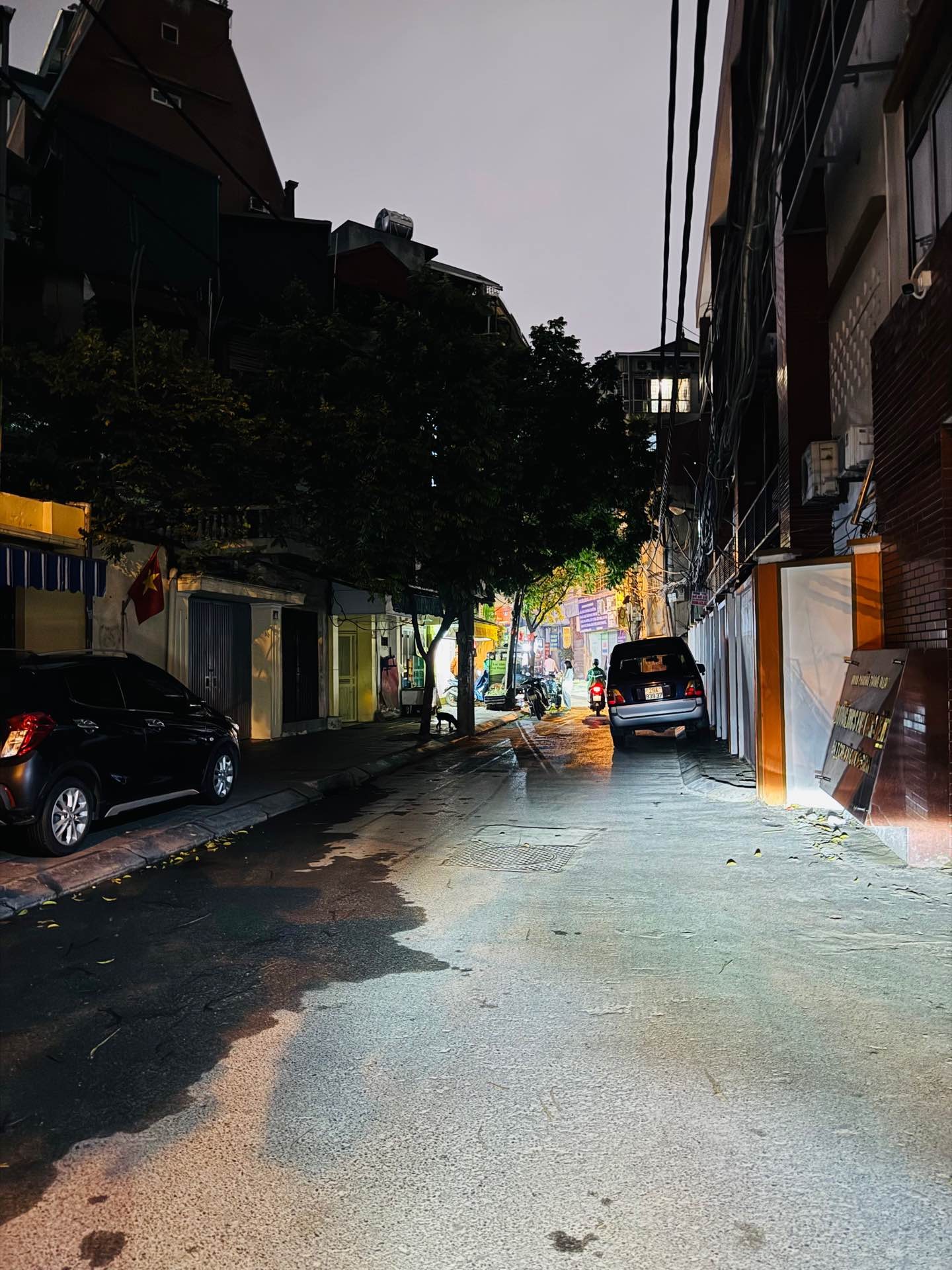 Bán nhà Giải Phóng - diện tích 82m2 8 tầng - ô tô tránh - giá 33 tỷ