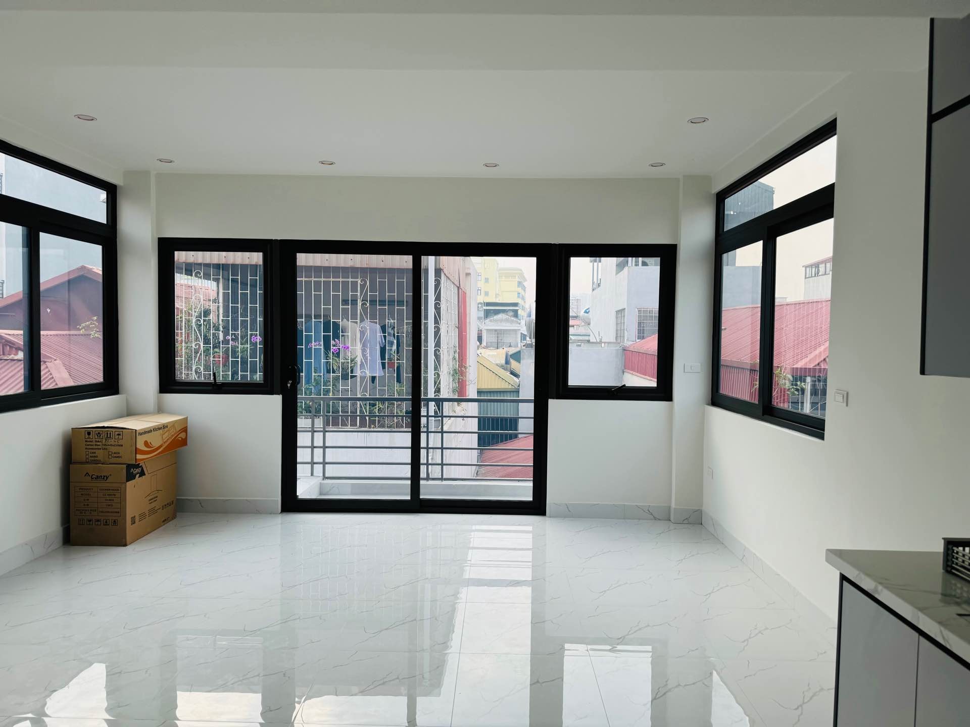 Bán nhà Giải Phóng - diện tích 82m2 8 tầng - ô tô tránh - giá 33 tỷ