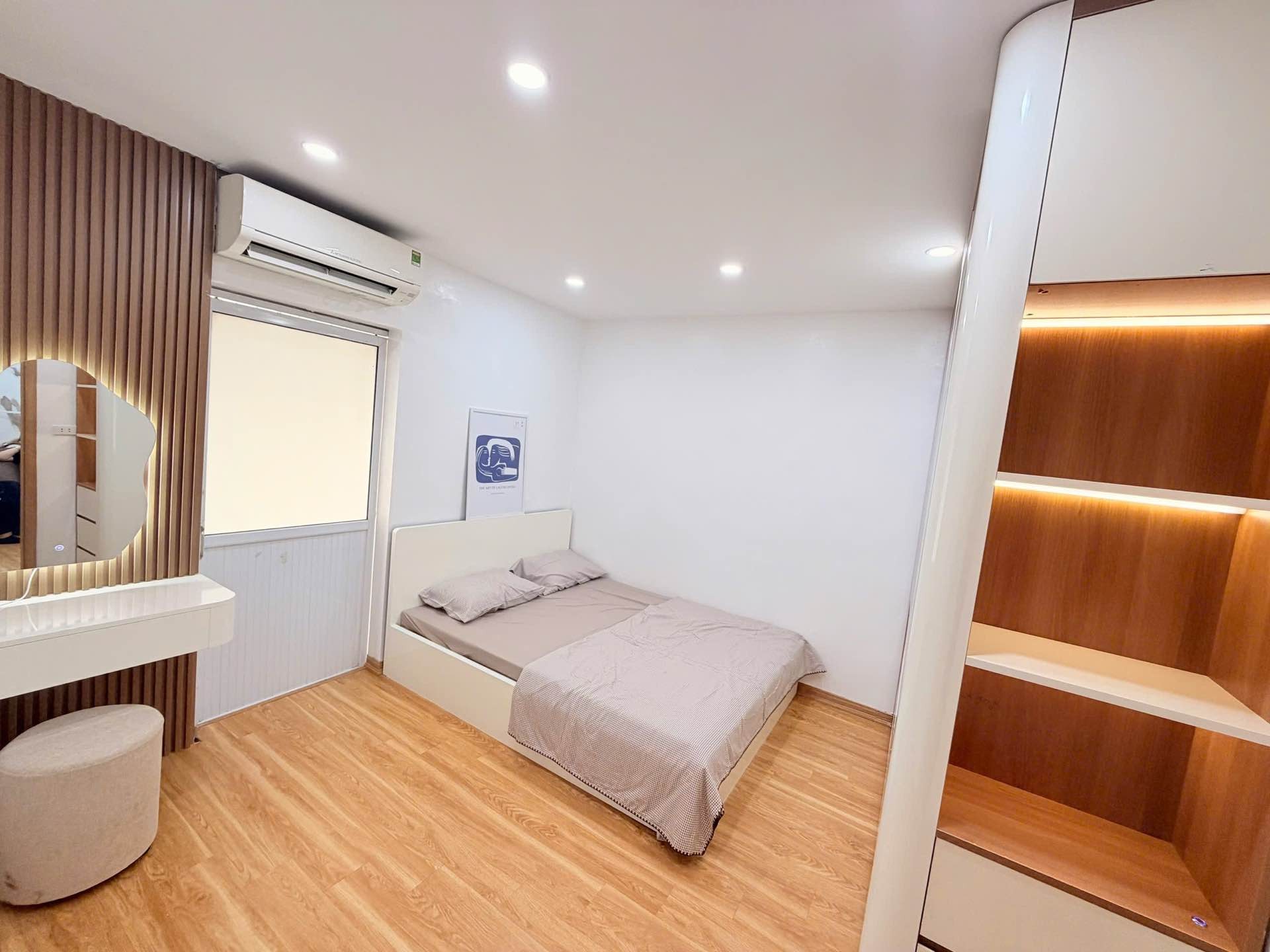 Bán nhà Quỳnh Mai - diện tích 65m2 5 tầng - Căn góc 2 mặt thoáng - giá 3,95 tỷ