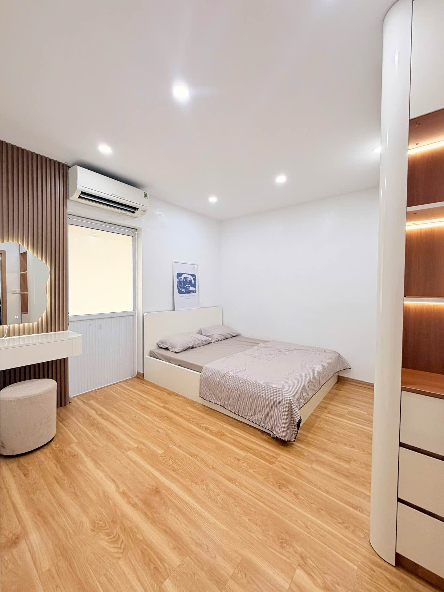 Bán nhà Quỳnh Mai - diện tích 65m2 5 tầng - Căn góc 2 mặt thoáng - giá 3,95 tỷ