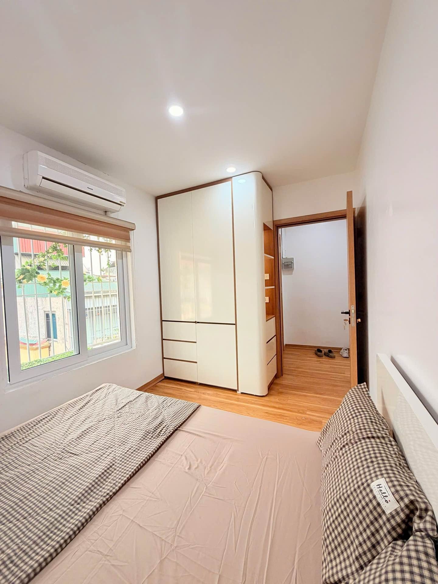 Bán nhà Quỳnh Mai - diện tích 65m2 5 tầng - Căn góc 2 mặt thoáng - giá 3,95 tỷ