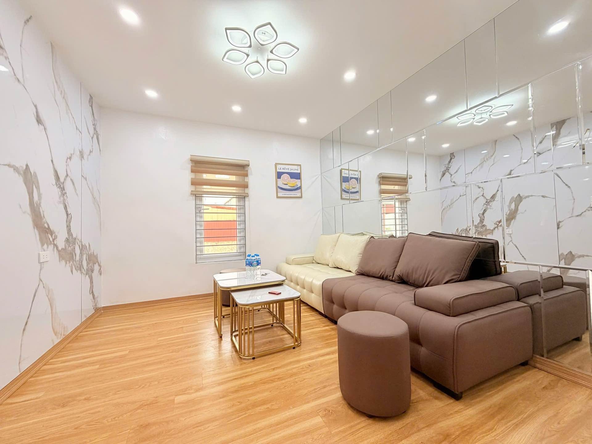 Bán nhà Quỳnh Mai - diện tích 65m2 5 tầng - Căn góc 2 mặt thoáng - giá 3,95 tỷ