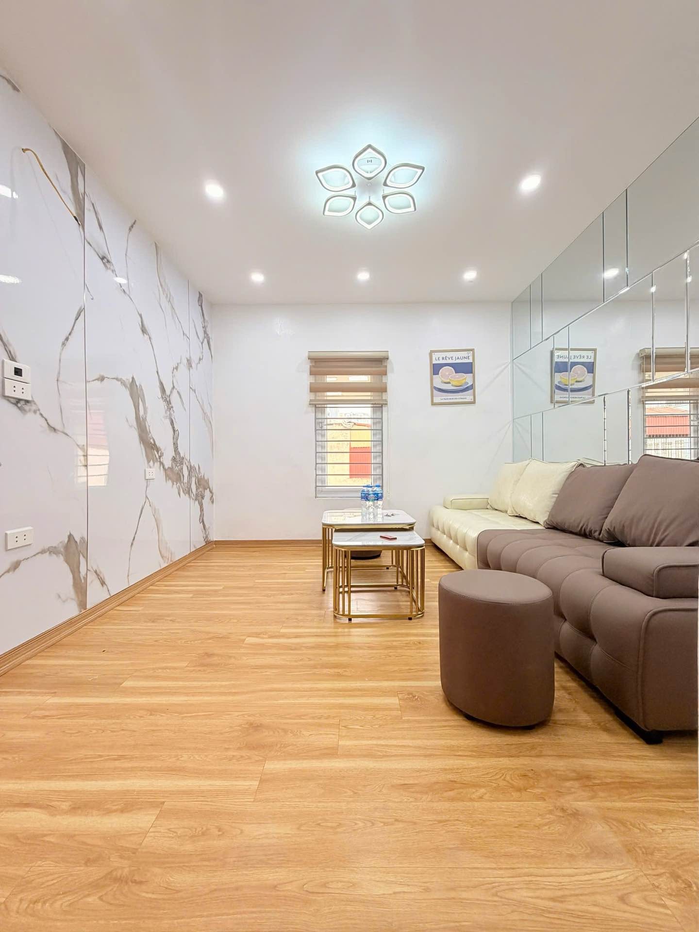 Bán nhà Quỳnh Mai - diện tích 65m2 5 tầng - Căn góc 2 mặt thoáng - giá 3,95 tỷ
