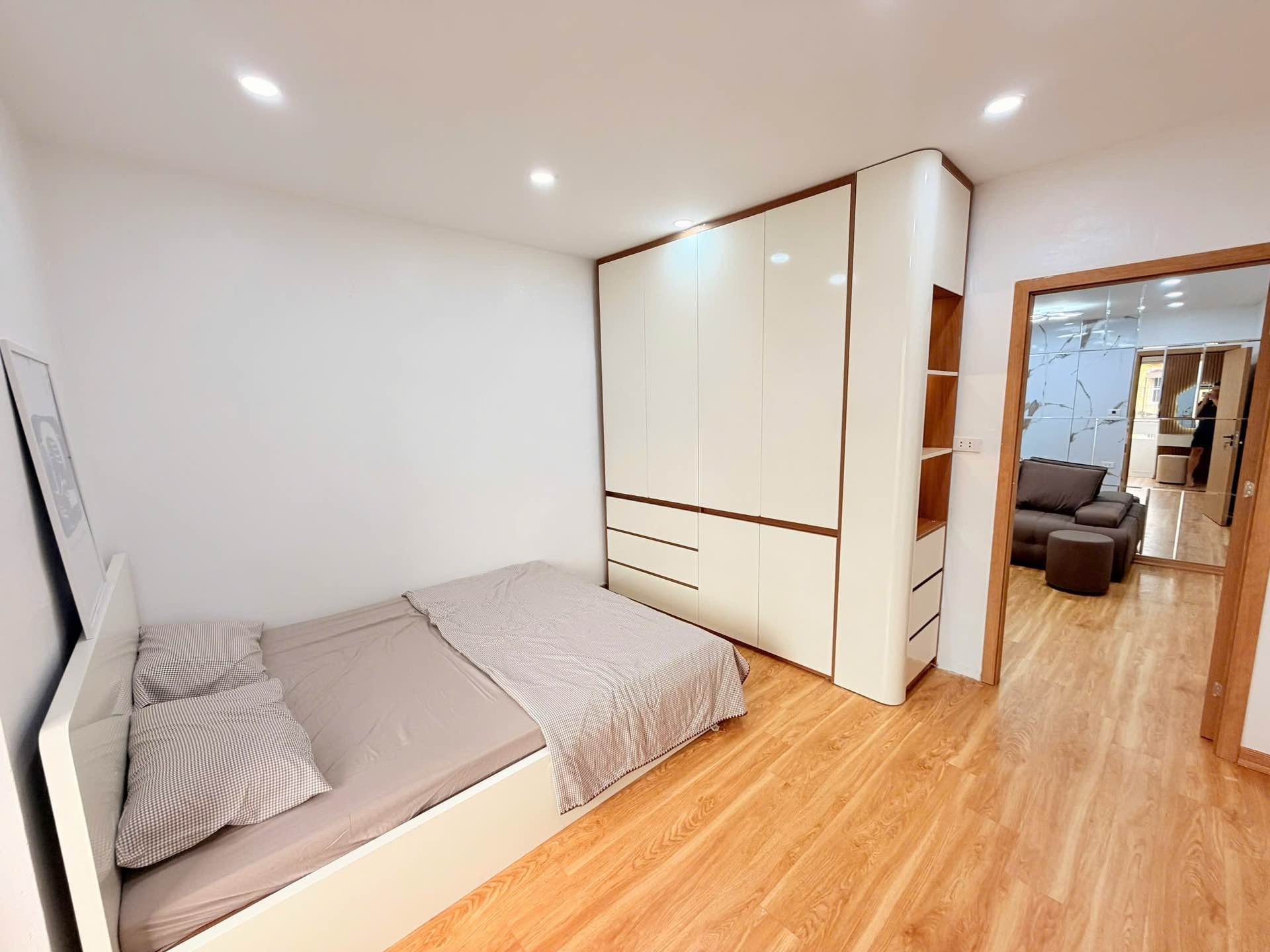 Bán nhà Quỳnh Mai - diện tích 65m2 5 tầng - Căn góc 2 mặt thoáng - giá 3,95 tỷ