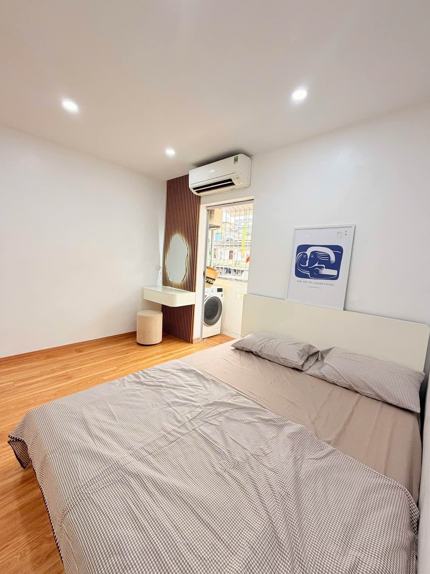 Bán nhà Quỳnh Mai - diện tích 65m2 5 tầng - Căn góc 2 mặt thoáng - giá 3,95 tỷ