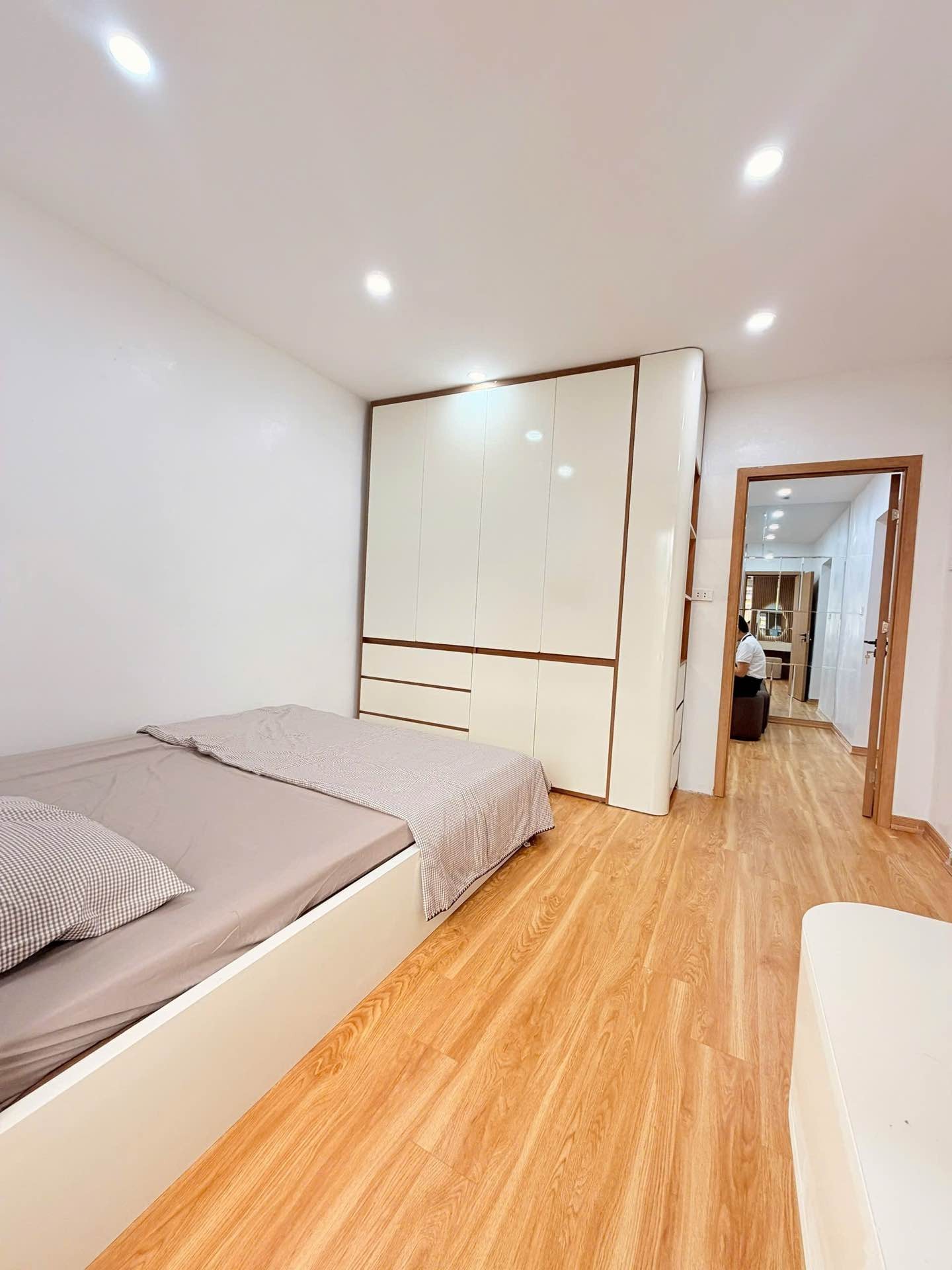 Bán nhà Quỳnh Mai - diện tích 65m2 5 tầng - Căn góc 2 mặt thoáng - giá 3,95 tỷ