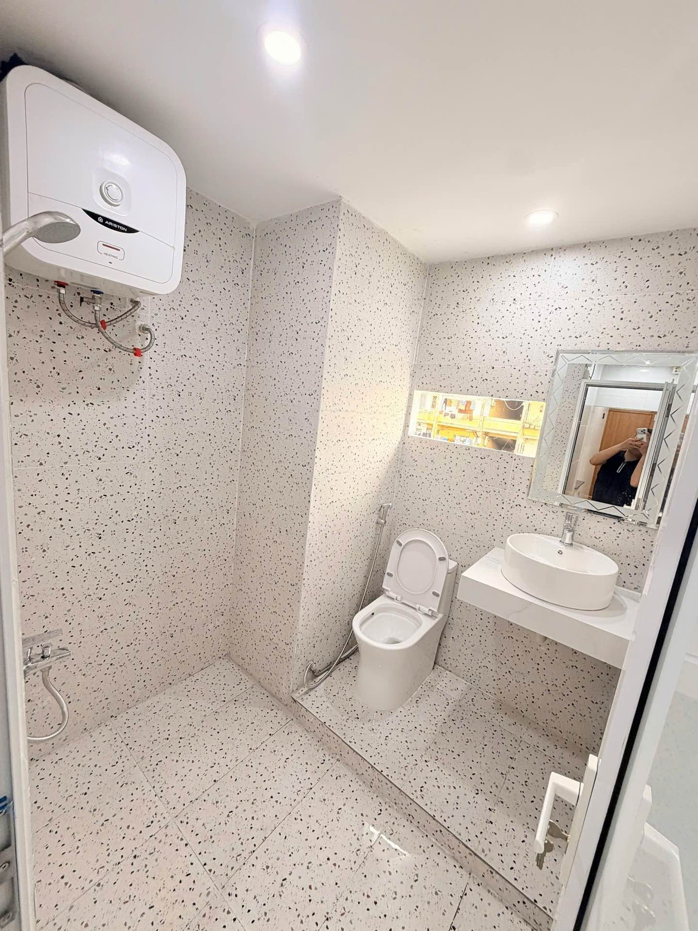 Bán nhà Quỳnh Mai - diện tích 65m2 5 tầng - Căn góc 2 mặt thoáng - giá 3,95 tỷ