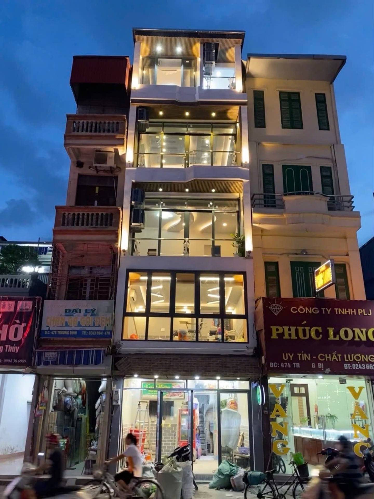 Bán nhà Trương Định - diện tích 28m2 5 tầng - Kinh doanh đỉnh - giá 23 tỷ
