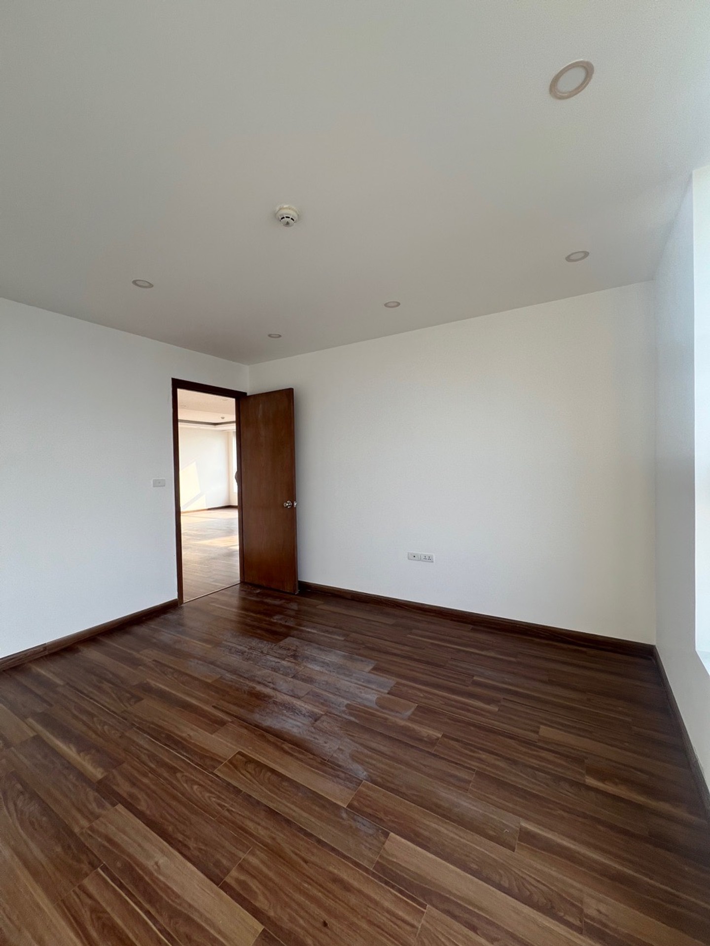 Bán nhà Trần Hòa - diện tích 107m2 23 tầng - Lô góc thoáng sáng - giá 7,95 tỷ