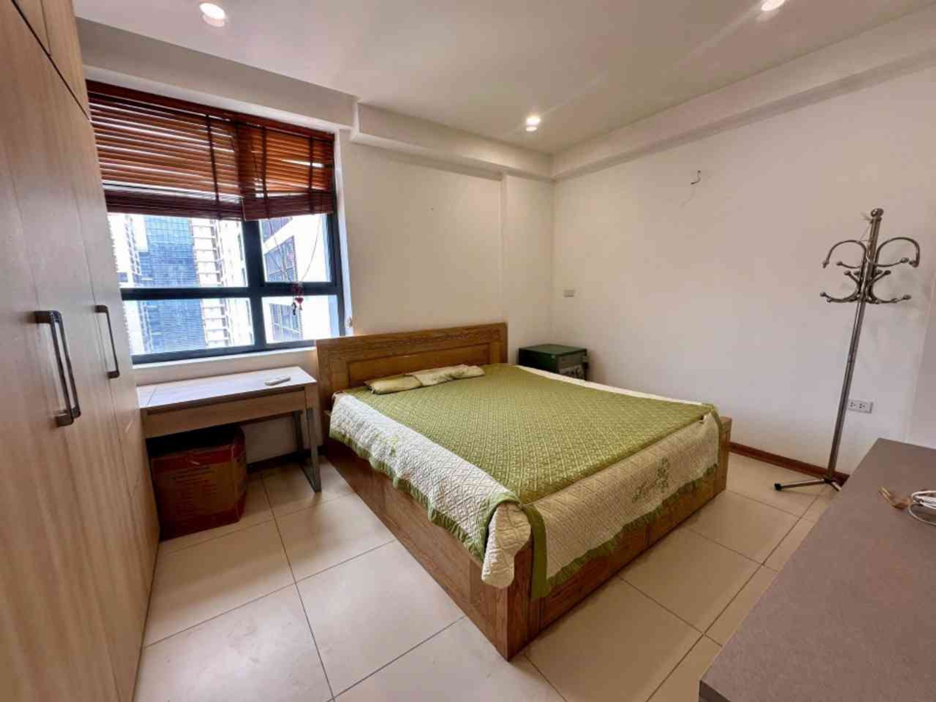Bán nhà Lê Văn Lương - diện tích 100m2 20 tầng - Ô TÔ ĐỖ CHÂN TÒA NHÀ - giá 11 tỷ