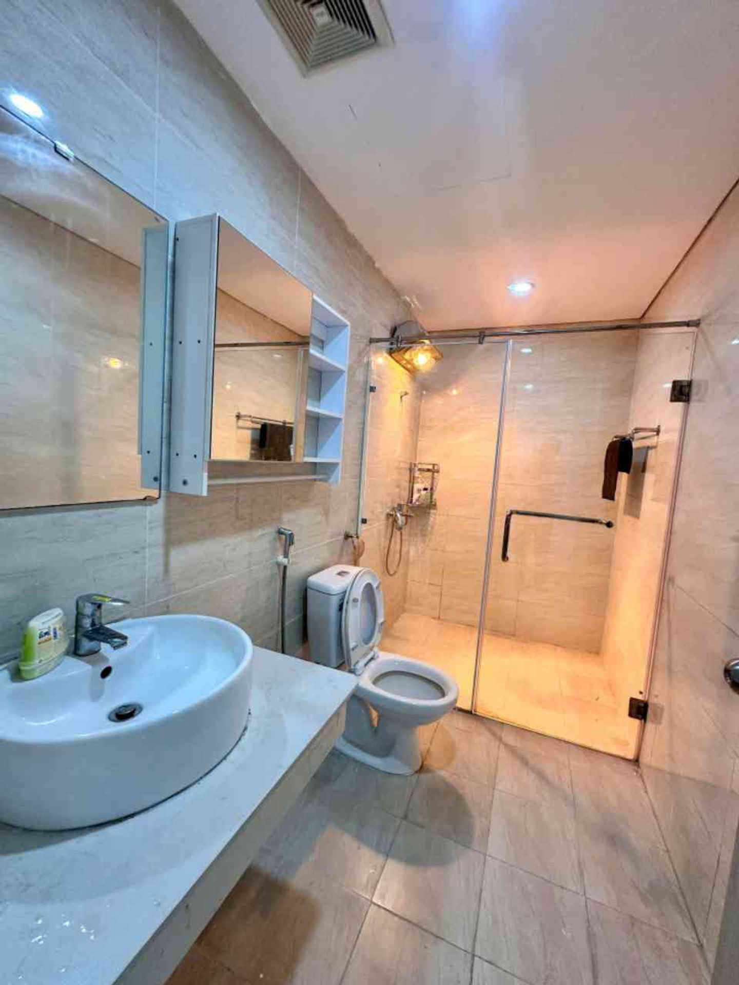 Bán nhà Lê Văn Lương - diện tích 100m2 20 tầng - Ô TÔ ĐỖ CHÂN TÒA NHÀ - giá 11 tỷ