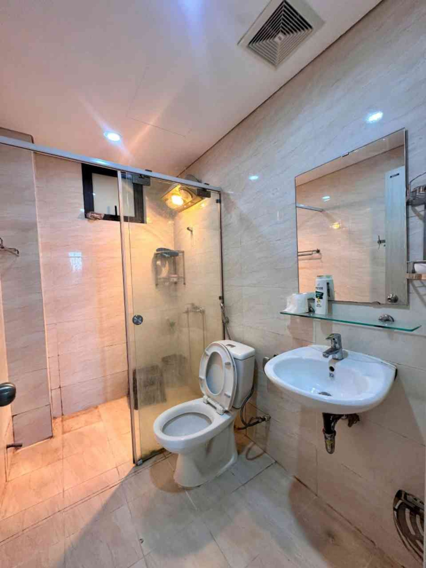 Bán nhà Lê Văn Lương - diện tích 100m2 20 tầng - Ô TÔ ĐỖ CHÂN TÒA NHÀ - giá 11 tỷ