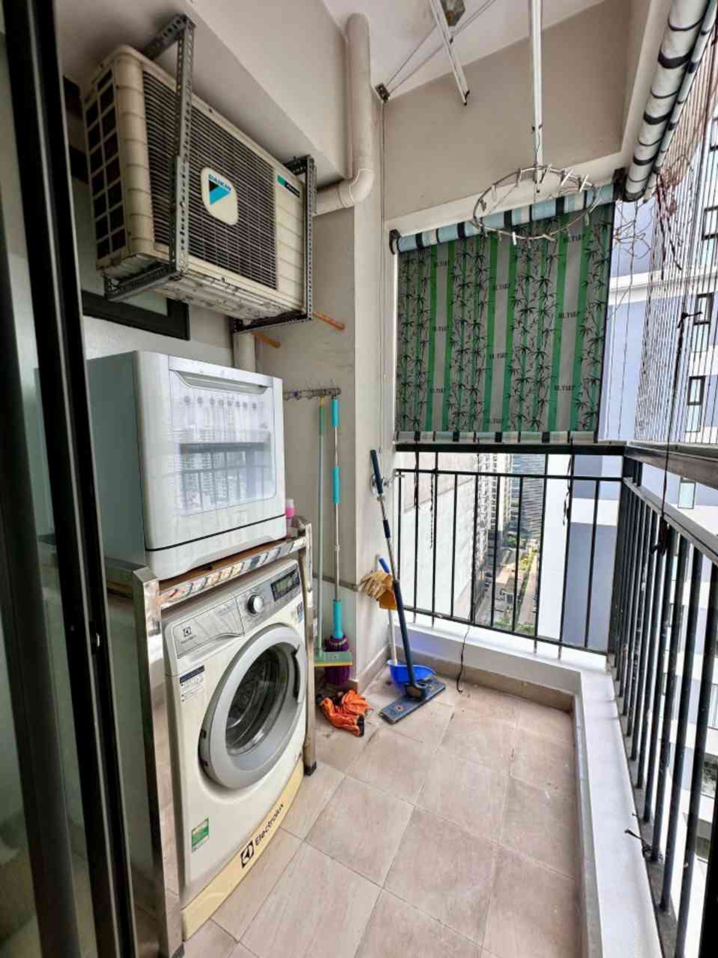 Bán nhà Lê Văn Lương - diện tích 100m2 20 tầng - Ô TÔ ĐỖ CHÂN TÒA NHÀ - giá 11 tỷ
