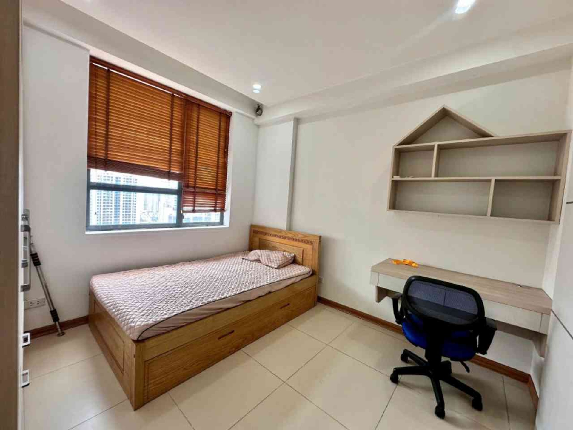 Bán nhà Lê Văn Lương - diện tích 100m2 20 tầng - Ô TÔ ĐỖ CHÂN TÒA NHÀ - giá 11 tỷ