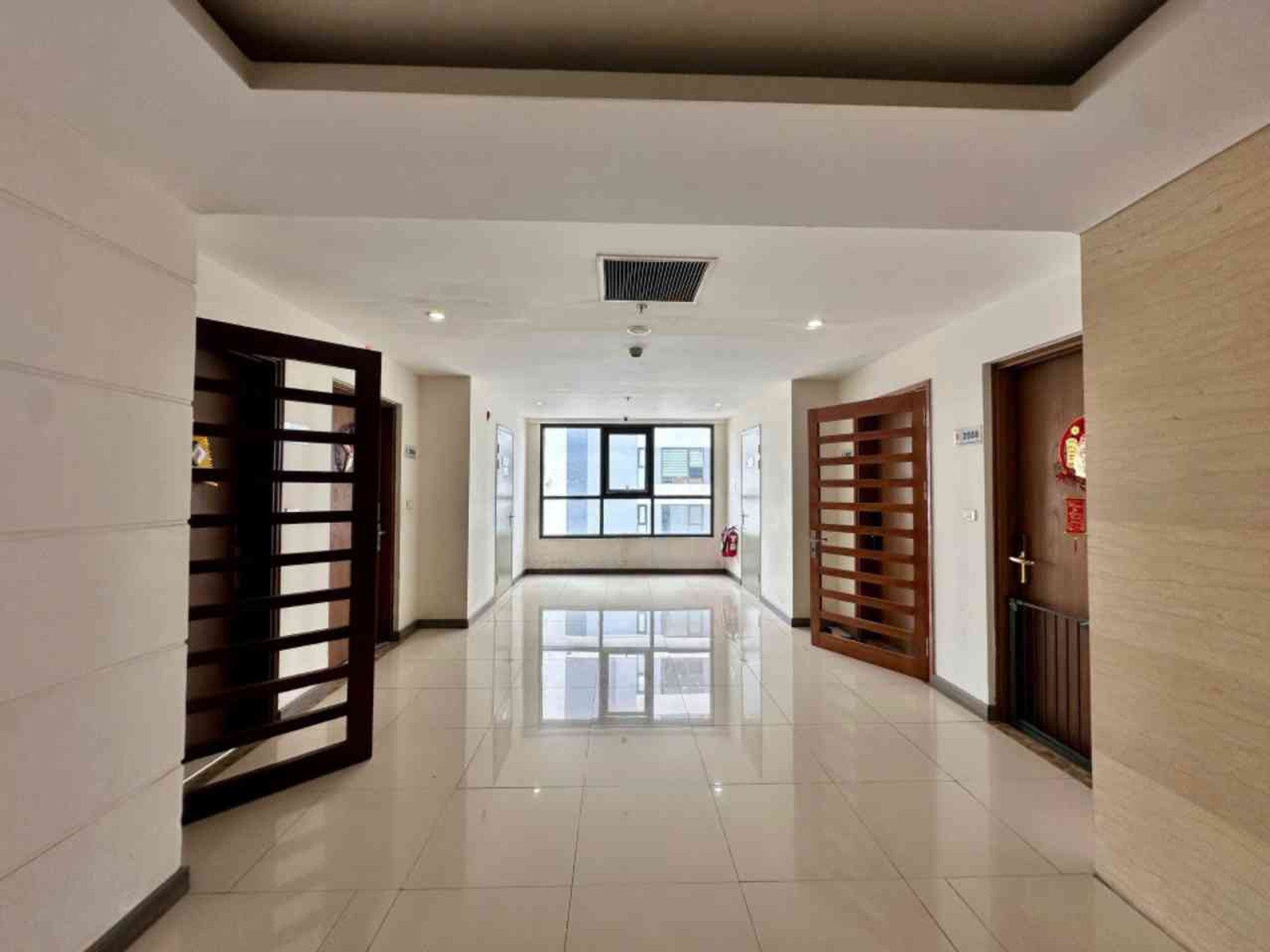 Bán nhà Lê Văn Lương - diện tích 100m2 20 tầng - Ô TÔ ĐỖ CHÂN TÒA NHÀ - giá 11 tỷ