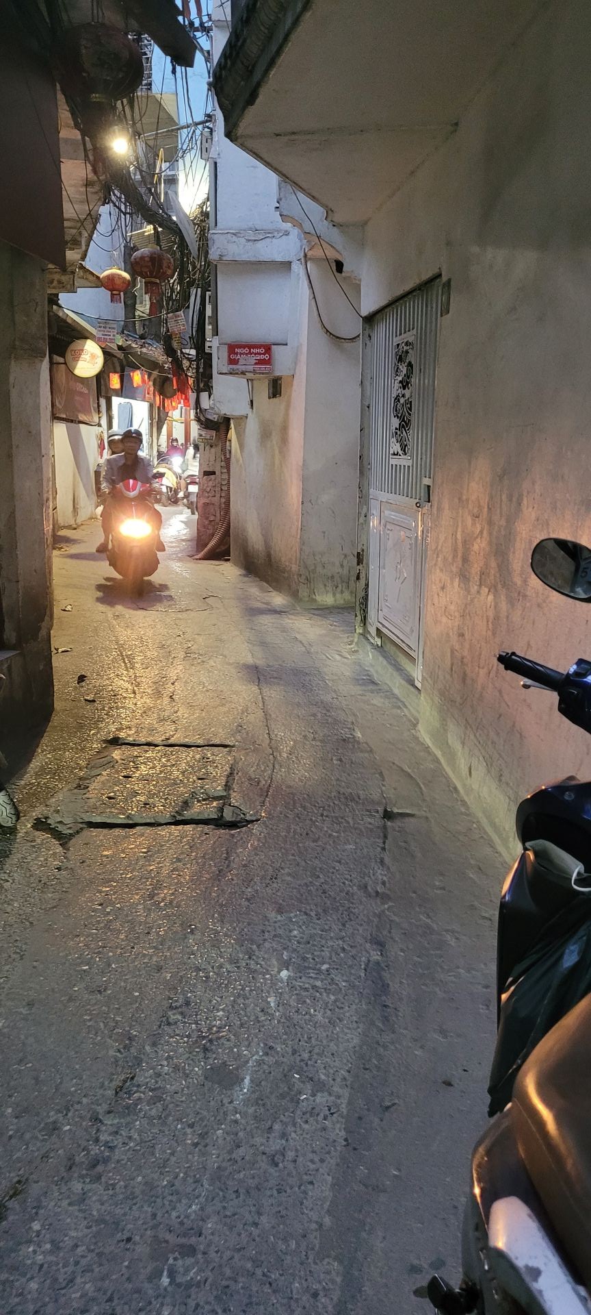 Bán nhà Hào Nam - diện tích 109.3m2 4 tầng - Hẻm xe máy - giá 26,3 tỷ