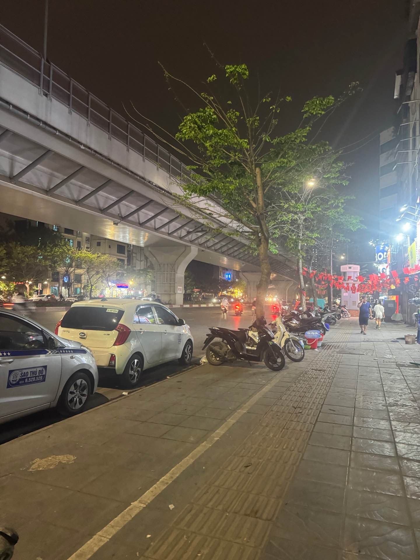 Bán nhà Minh Khai - diện tích 57m2 1 tầng - Ô tô tránh - giá 20 tỷ