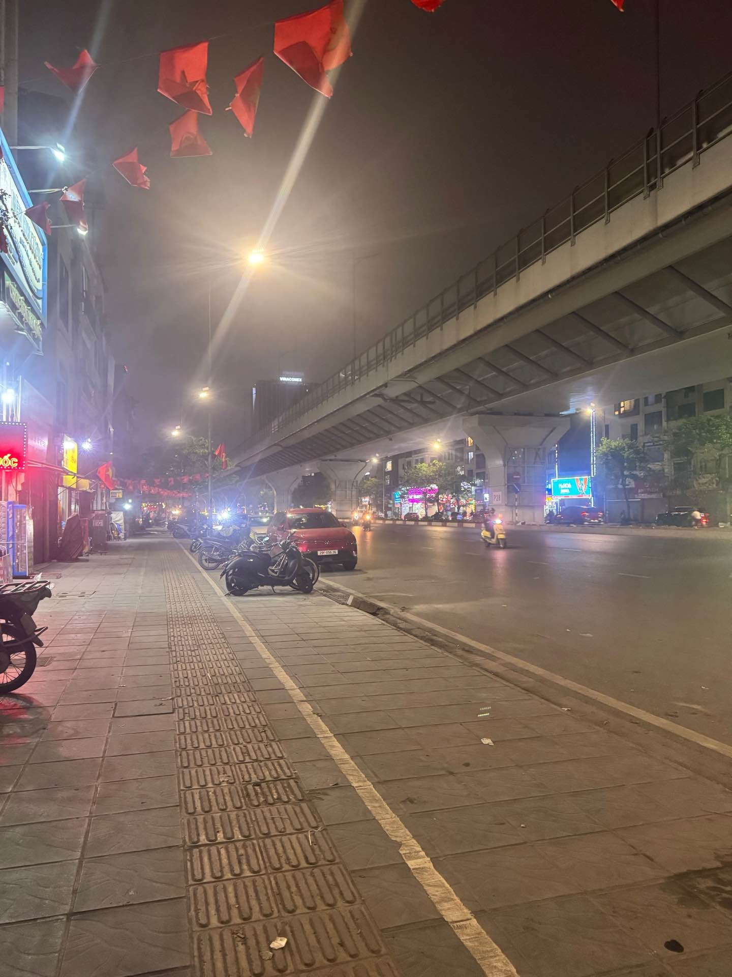 Bán nhà Minh Khai - diện tích 57m2 1 tầng - Ô tô tránh - giá 20 tỷ