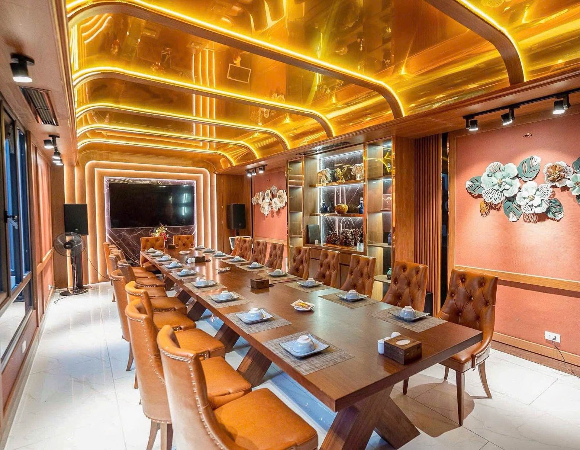 Bán nhà Yên Lãng - diện tích 263m2 4 tầng - Mặt tiền hiếm 12m - giá 175 tỷ