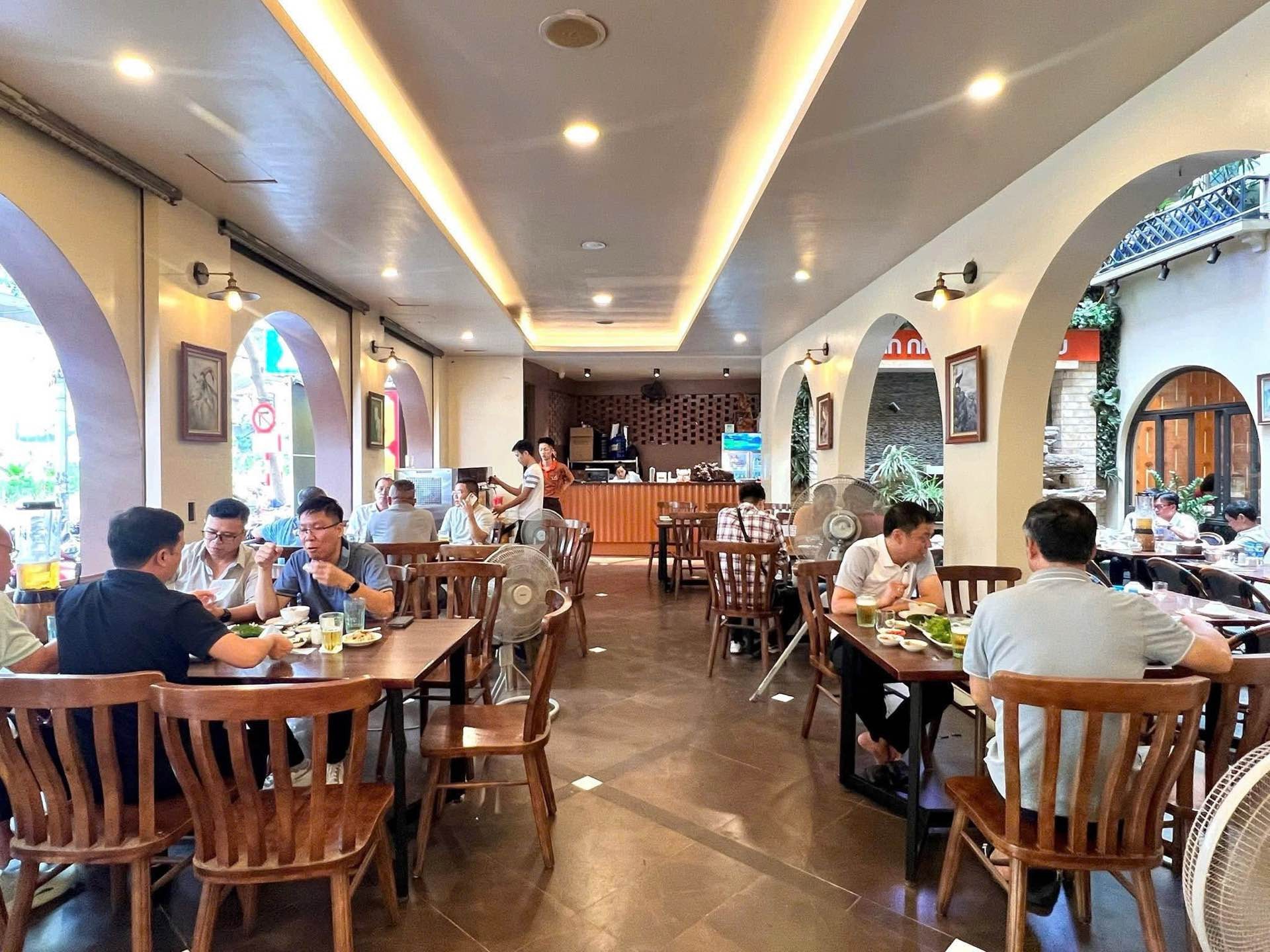 Bán nhà Yên Lãng - diện tích 263m2 4 tầng - Mặt tiền hiếm 12m - giá 175 tỷ