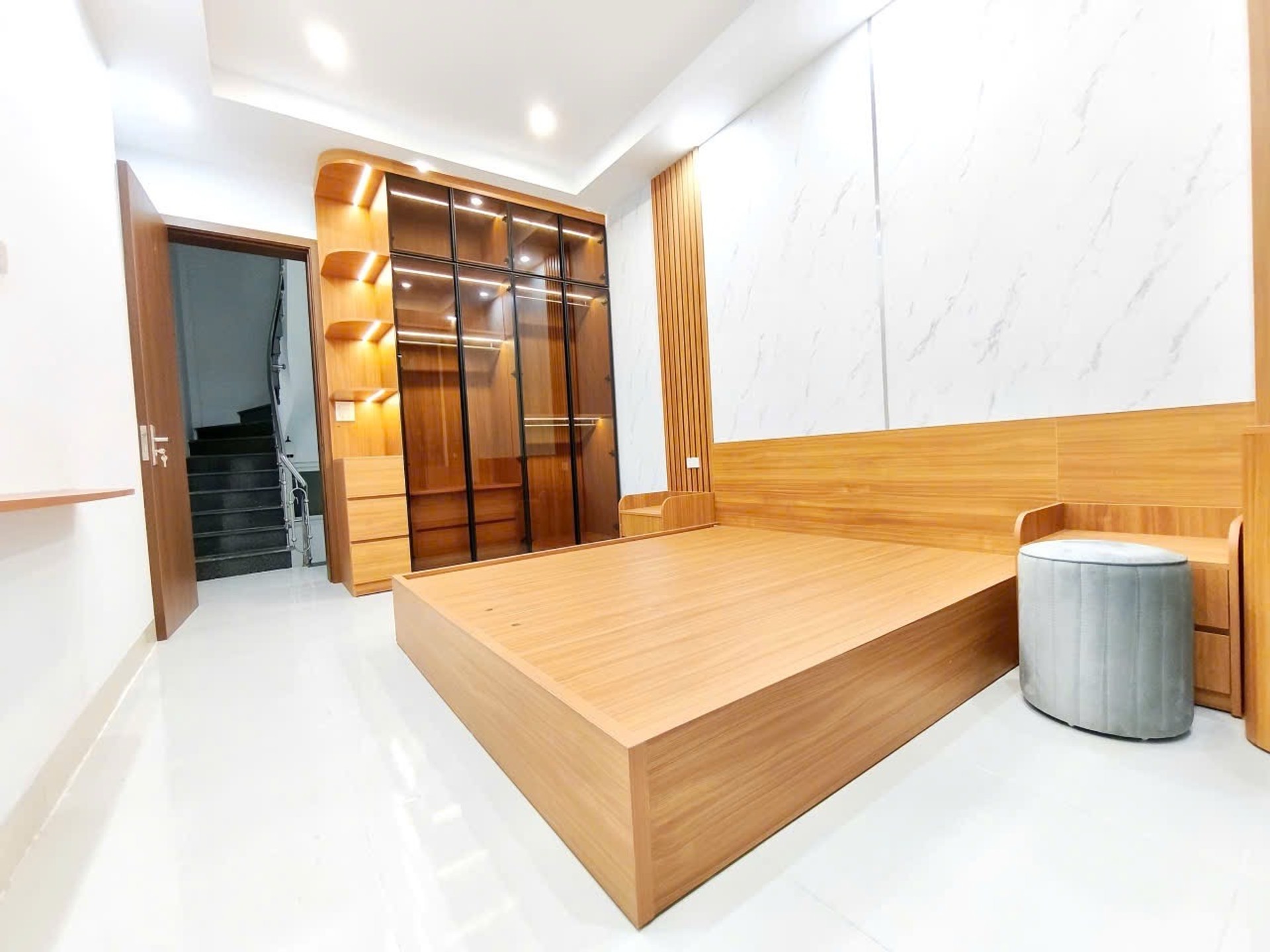 Bán nhà Cảm Hội - diện tích 25m2 5 tầng - 2 mặt ngõ thoáng - giá 9,5 tỷ