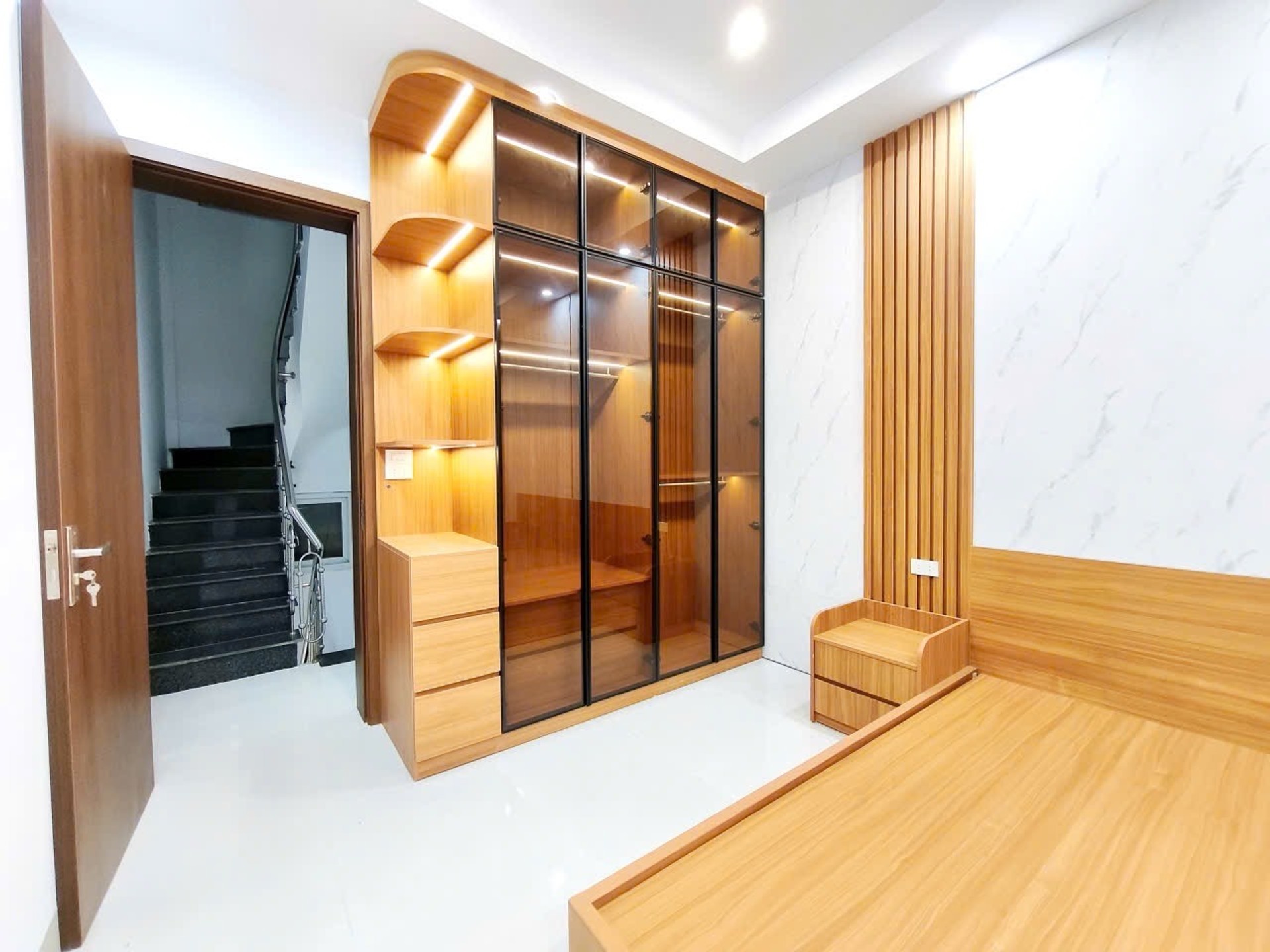 Bán nhà Cảm Hội - diện tích 25m2 5 tầng - 2 mặt ngõ thoáng - giá 9,5 tỷ