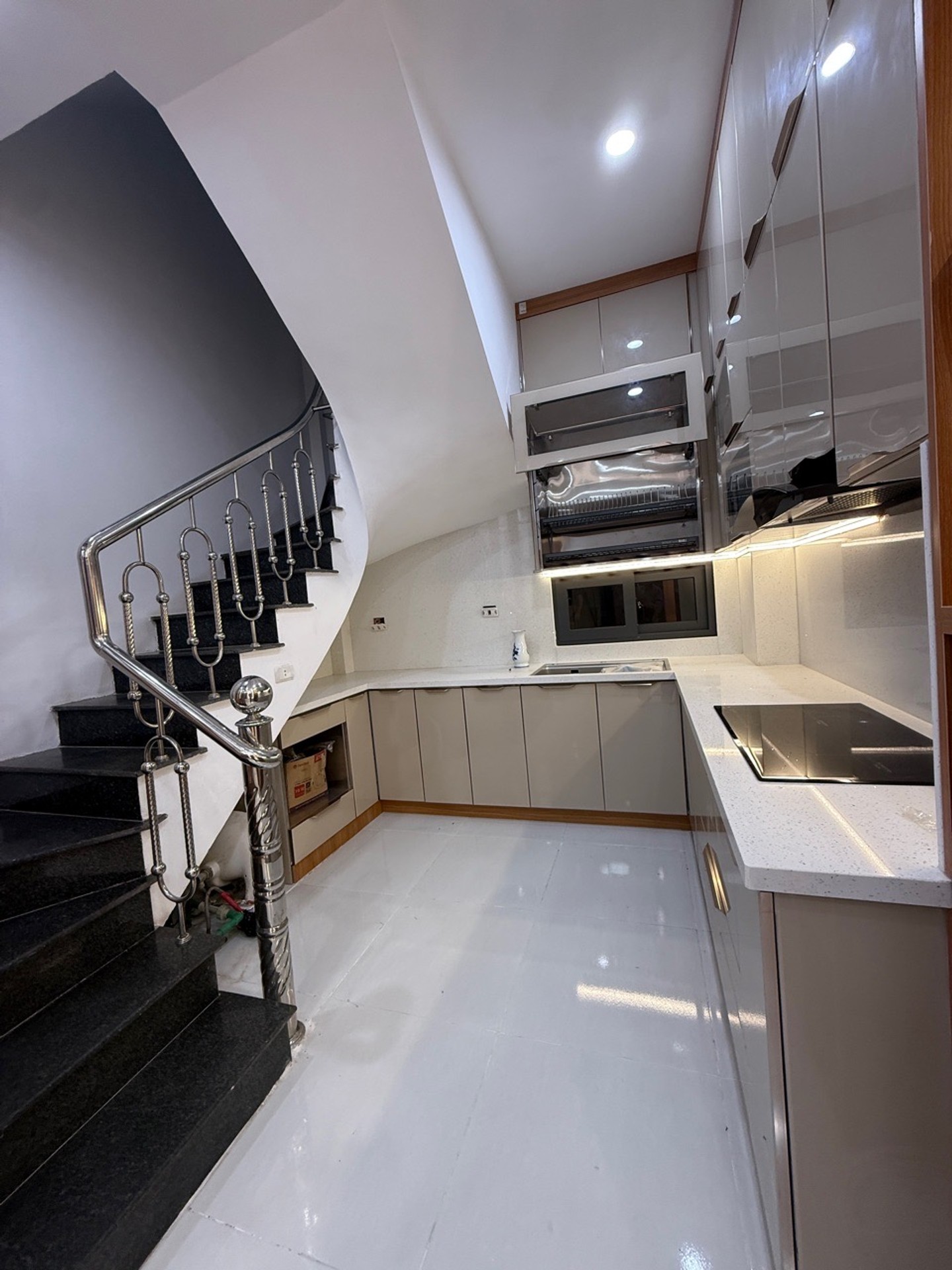 Bán nhà Cảm Hội - diện tích 25m2 5 tầng - 2 mặt ngõ thoáng - giá 9,5 tỷ