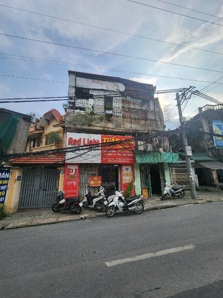 Bán nhà Minh Khai - diện tích 42m2 3 tầng - Lô góc, ô tô tránh - giá 8,5 tỷ