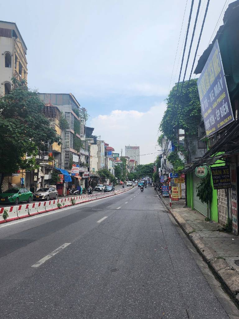 Bán nhà Minh Khai - diện tích 42m2 3 tầng - Lô góc, ô tô tránh - giá 8,5 tỷ