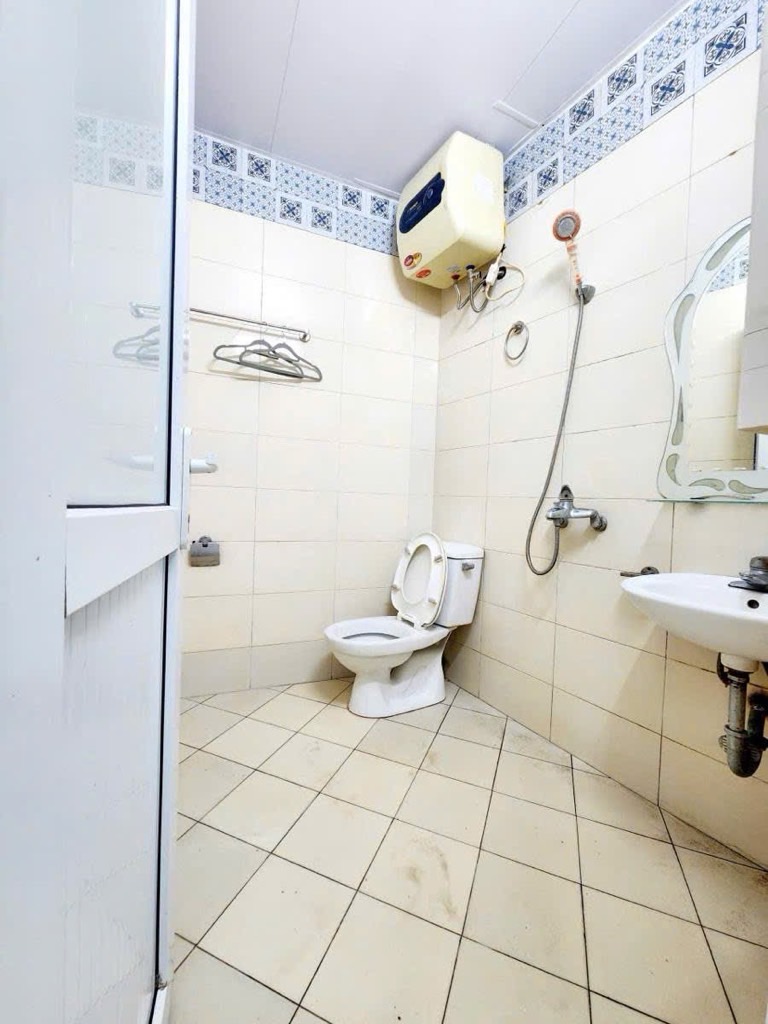 Bán nhà Lê Trọng Tấn - diện tích 81m2 3 tầng - Kinh doanh ô tô - giá 26,9 tỷ