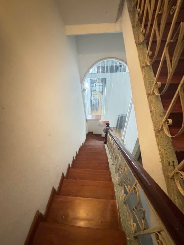 Bán nhà Lê Trọng Tấn - diện tích 81m2 3 tầng - Kinh doanh ô tô - giá 26,9 tỷ