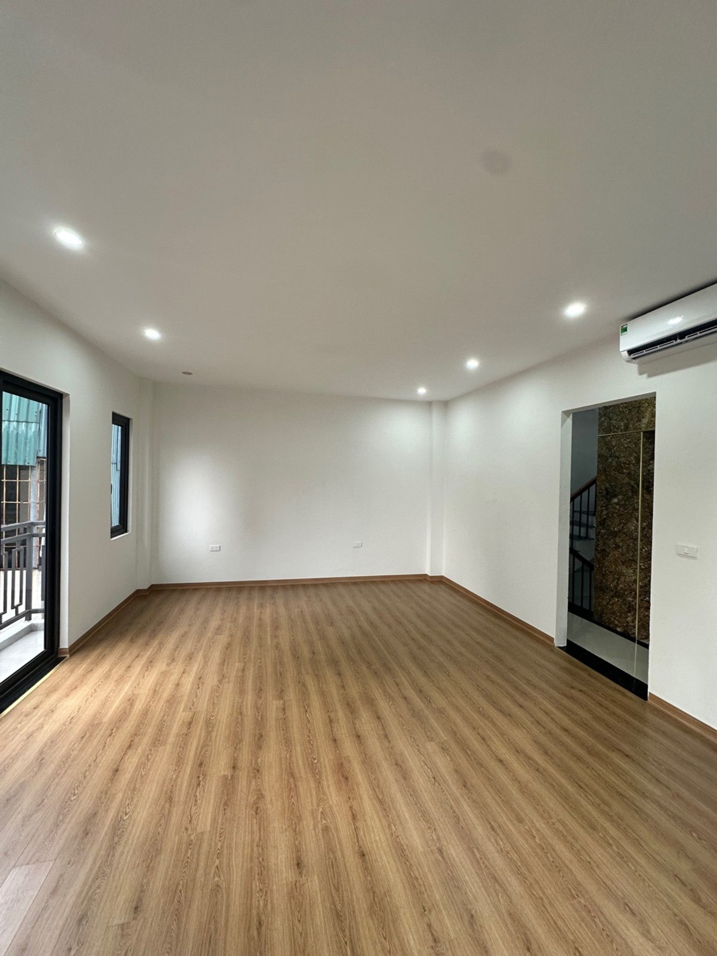 Bán nhà Vũ Tông Phan - diện tích 40m2 6 tầng - Lô góc, kinh doanh - giá 15,6 tỷ