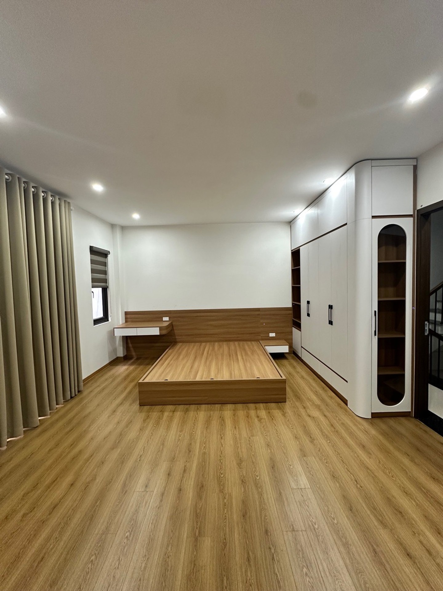 Bán nhà Vũ Tông Phan - diện tích 40m2 6 tầng - Lô góc, kinh doanh - giá 15,6 tỷ
