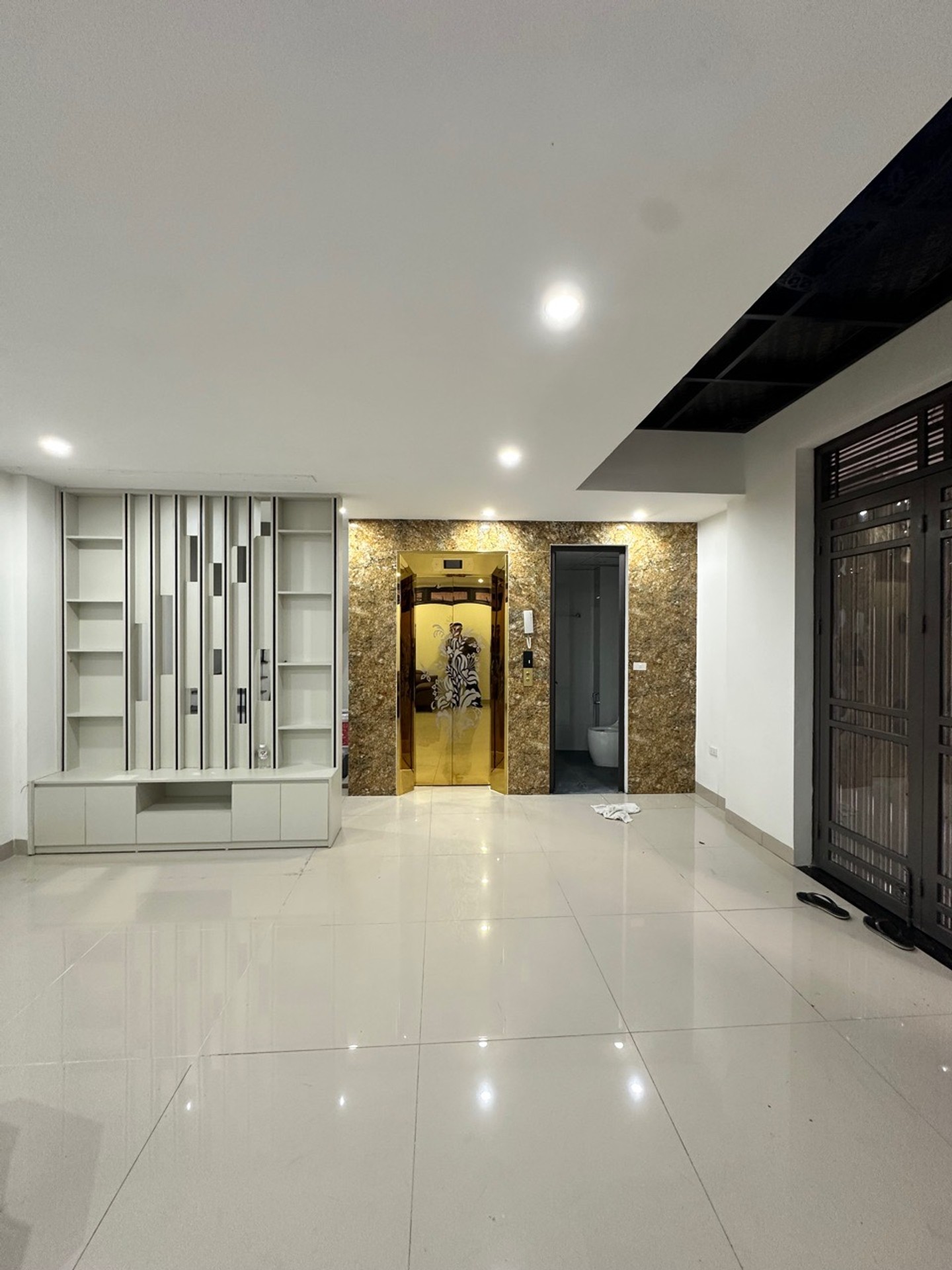 Bán nhà Vũ Tông Phan - diện tích 40m2 6 tầng - Lô góc, kinh doanh - giá 15,6 tỷ