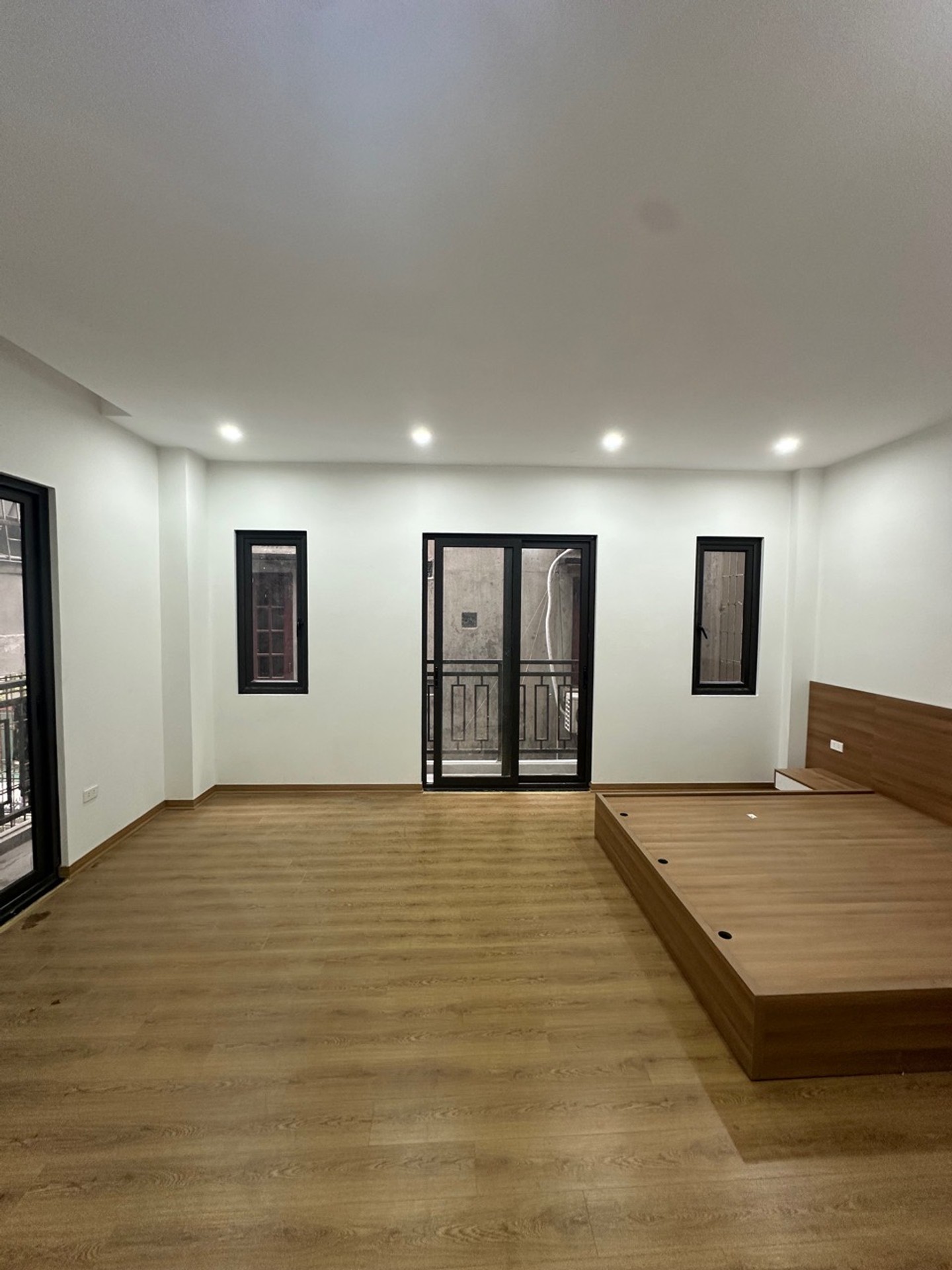 Bán nhà Vũ Tông Phan - diện tích 40m2 6 tầng - Lô góc, kinh doanh - giá 15,6 tỷ