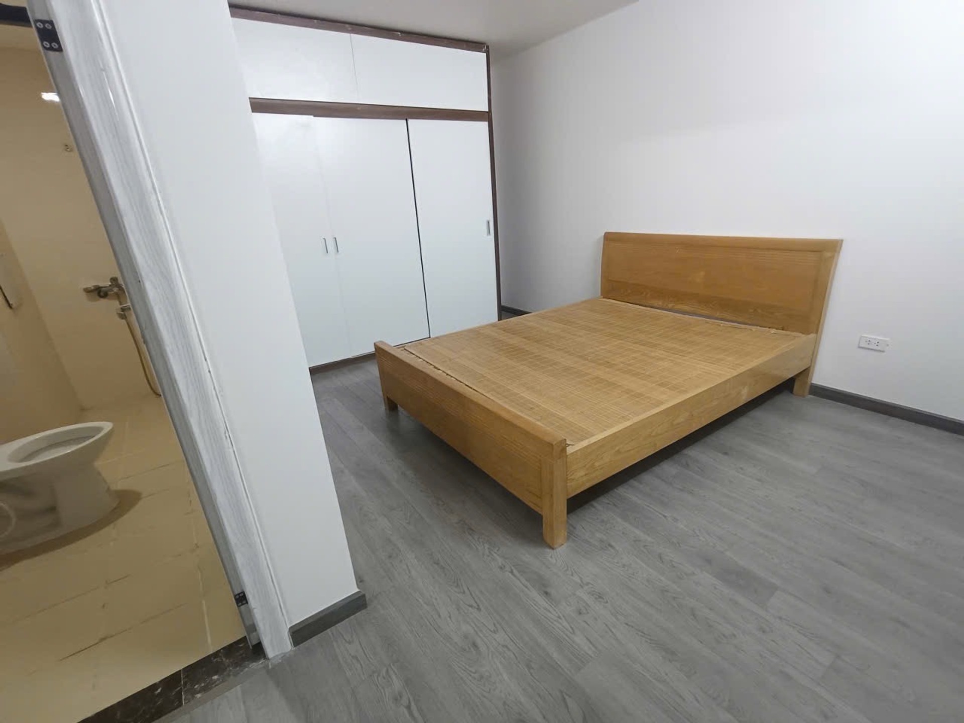 Bán nhà Tân Mai - diện tích 75m2 1 tầng - Căn hộ 2 ngủ thoáng sáng - giá 5,5 tỷ