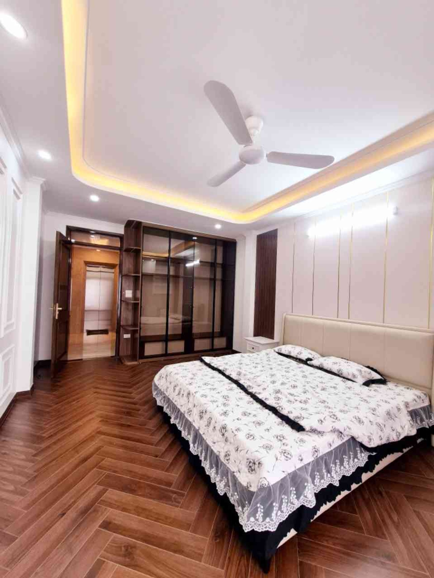 Bán nhà Thọ Lão - diện tích 42m2 7 tầng - SIÊU PHẨM LÒ Đúc - giá 19,5 tỷ