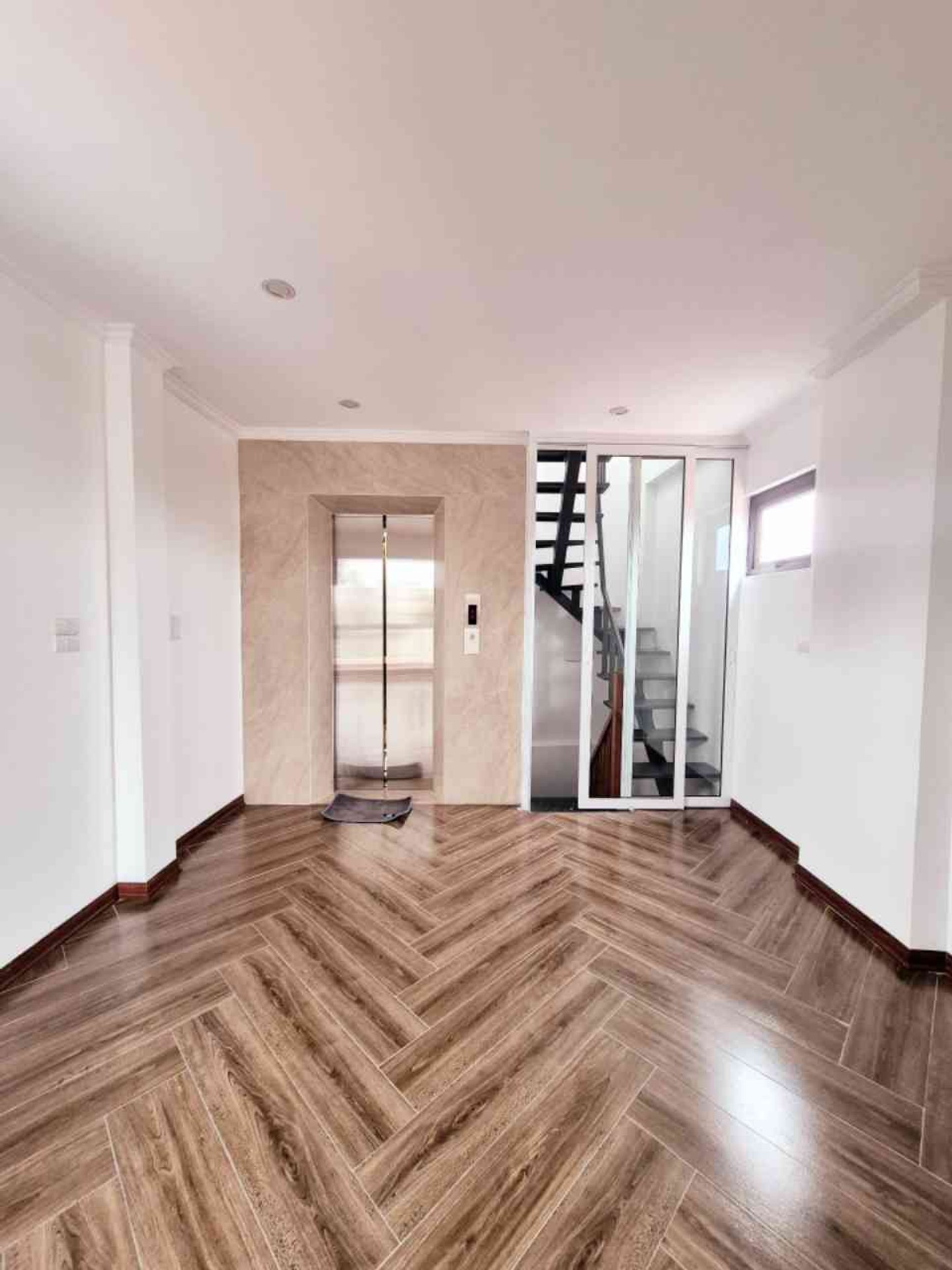 Bán nhà Thọ Lão - diện tích 42m2 7 tầng - SIÊU PHẨM LÒ Đúc - giá 19,5 tỷ