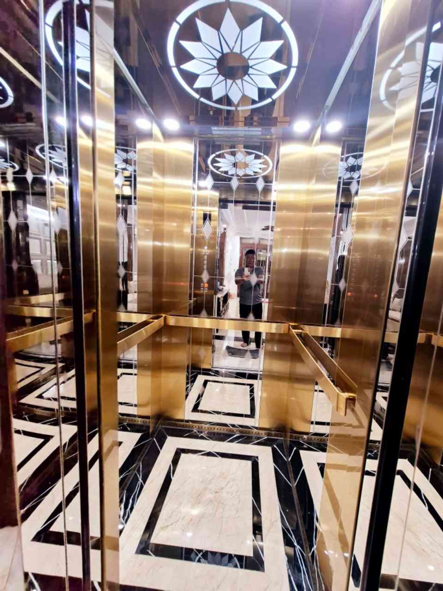 Bán nhà Thọ Lão - diện tích 42m2 7 tầng - SIÊU PHẨM LÒ Đúc - giá 19,5 tỷ
