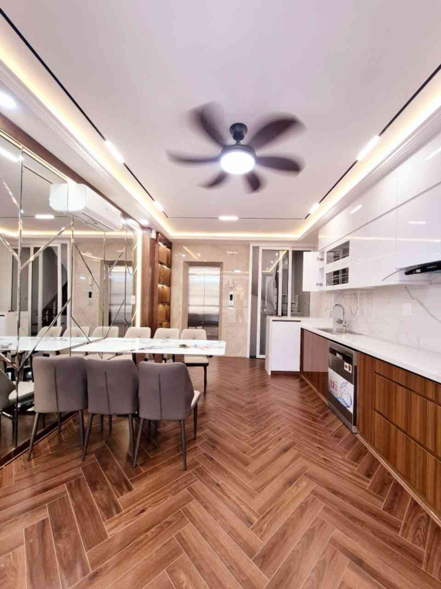 Bán nhà Thọ Lão - diện tích 42m2 7 tầng - SIÊU PHẨM LÒ Đúc - giá 19,5 tỷ
