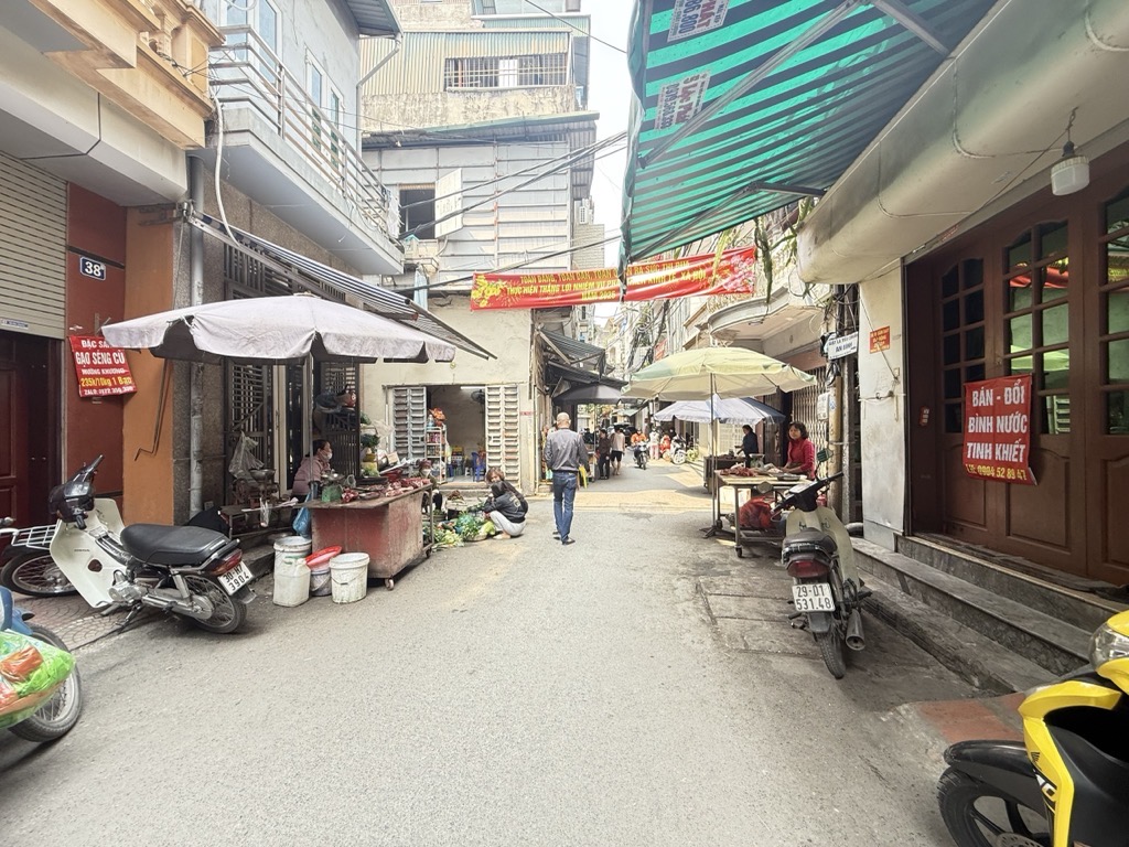 Bán nhà Kim Ngưu - diện tích 136m2 1 tầng - Hẻm xe máy - giá 31,5 tỷ