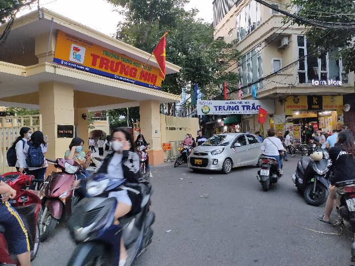 Bán nhà Đồng Nhân - diện tích 87m2 3 tầng - Gần phố - giá 30 tỷ