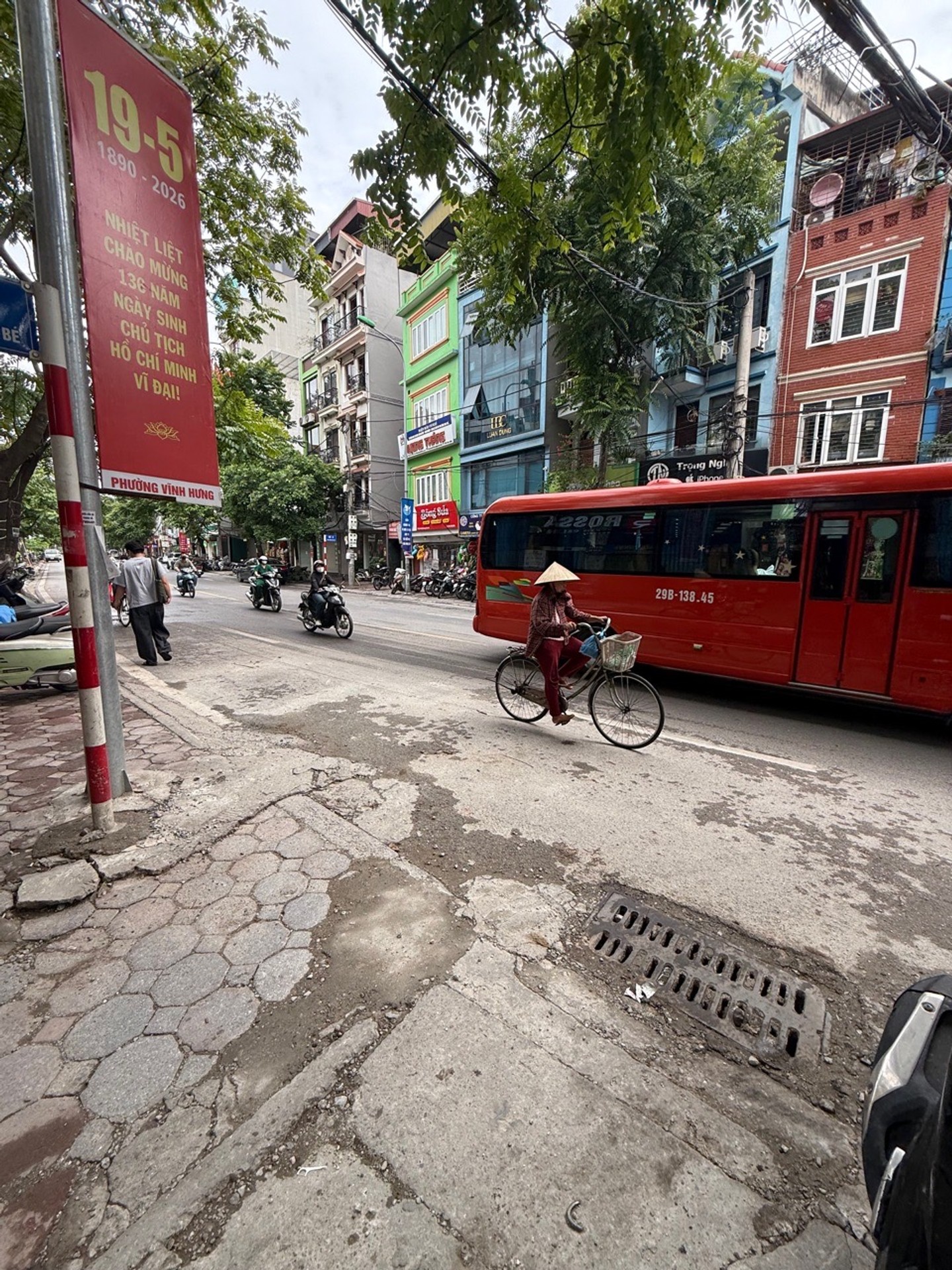 Bán nhà Dương Văn Bé - diện tích 38m2 3 tầng - Mặt Ngõ Ba Gác Thông - giá 11,4 tỷ