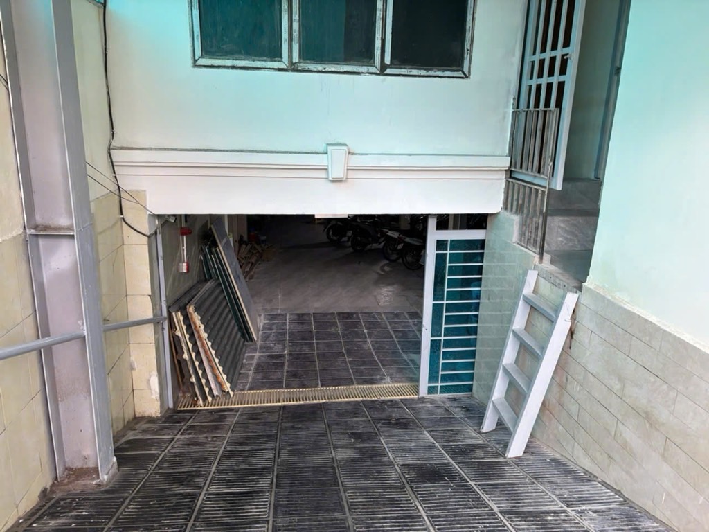 Bán nhà Nguyễn Khoái - diện tích 327,8m2 5 tầng - Tòa nhà căn hộ dòng tiền khủng - giá 128 tỷ