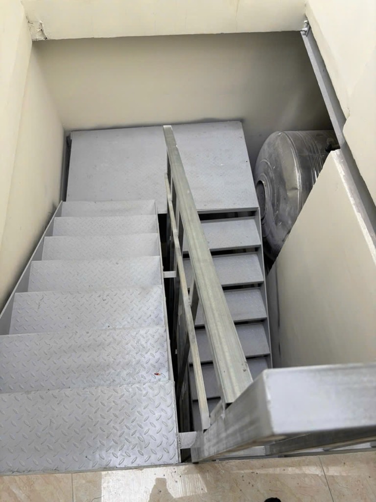 Bán nhà Nguyễn Khoái - diện tích 327,8m2 5 tầng - Tòa nhà căn hộ dòng tiền khủng - giá 128 tỷ