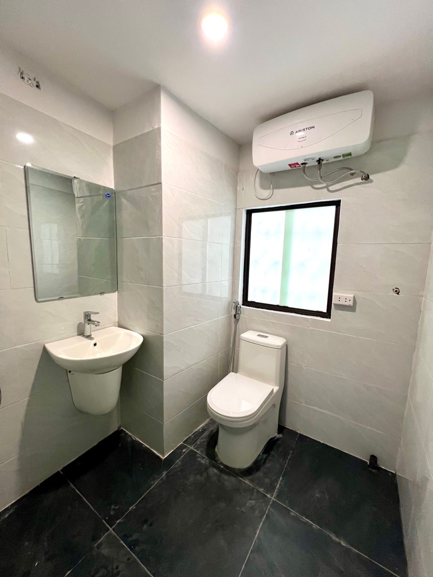 Bán nhà Tập thể Quỳnh Mai - diện tích 90m2 5 tầng - 3 ngủ rộng rãi - giá 5,3 tỷ