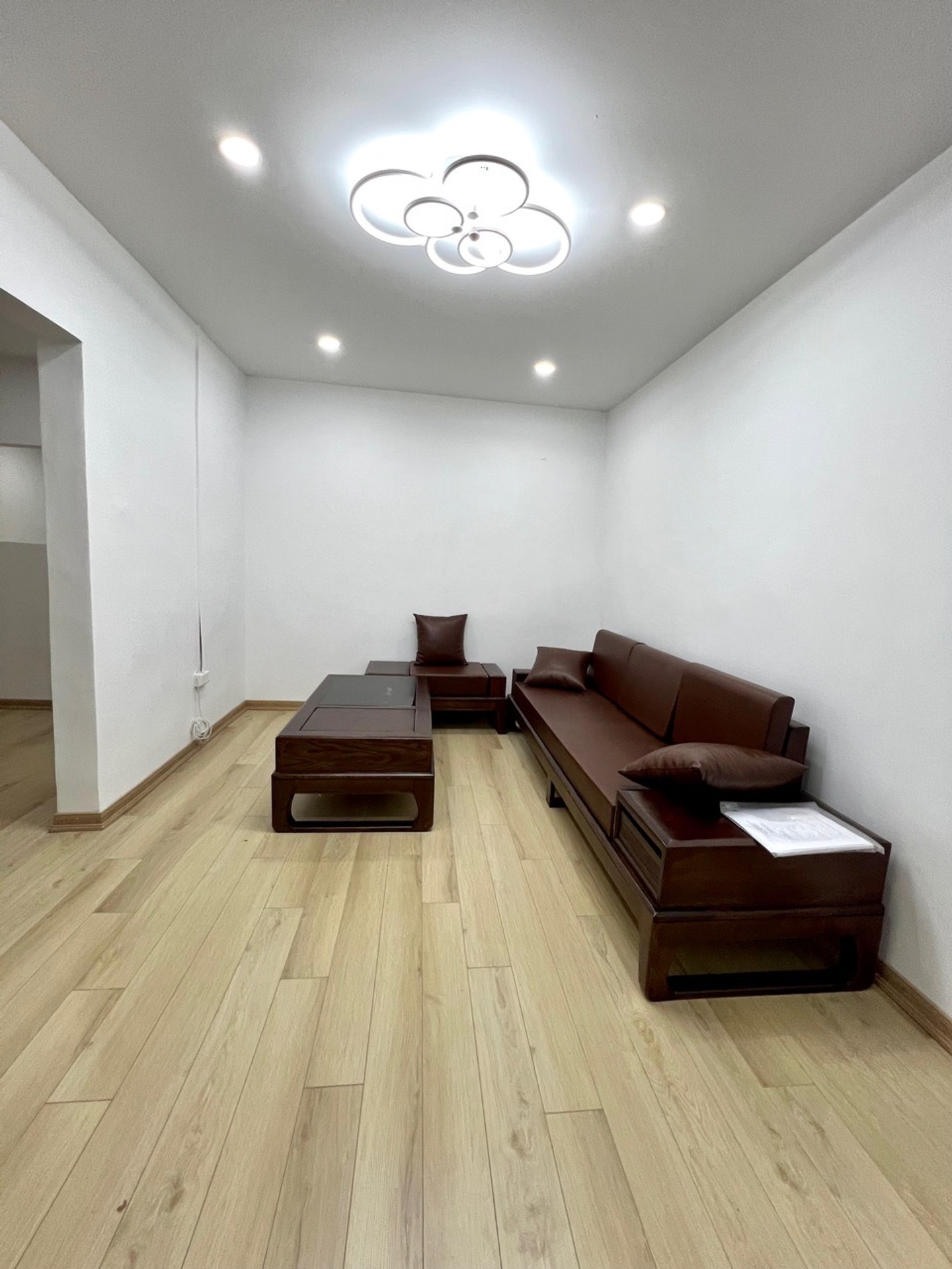 Bán nhà Tập thể Quỳnh Mai - diện tích 90m2 5 tầng - 3 ngủ rộng rãi - giá 5,3 tỷ