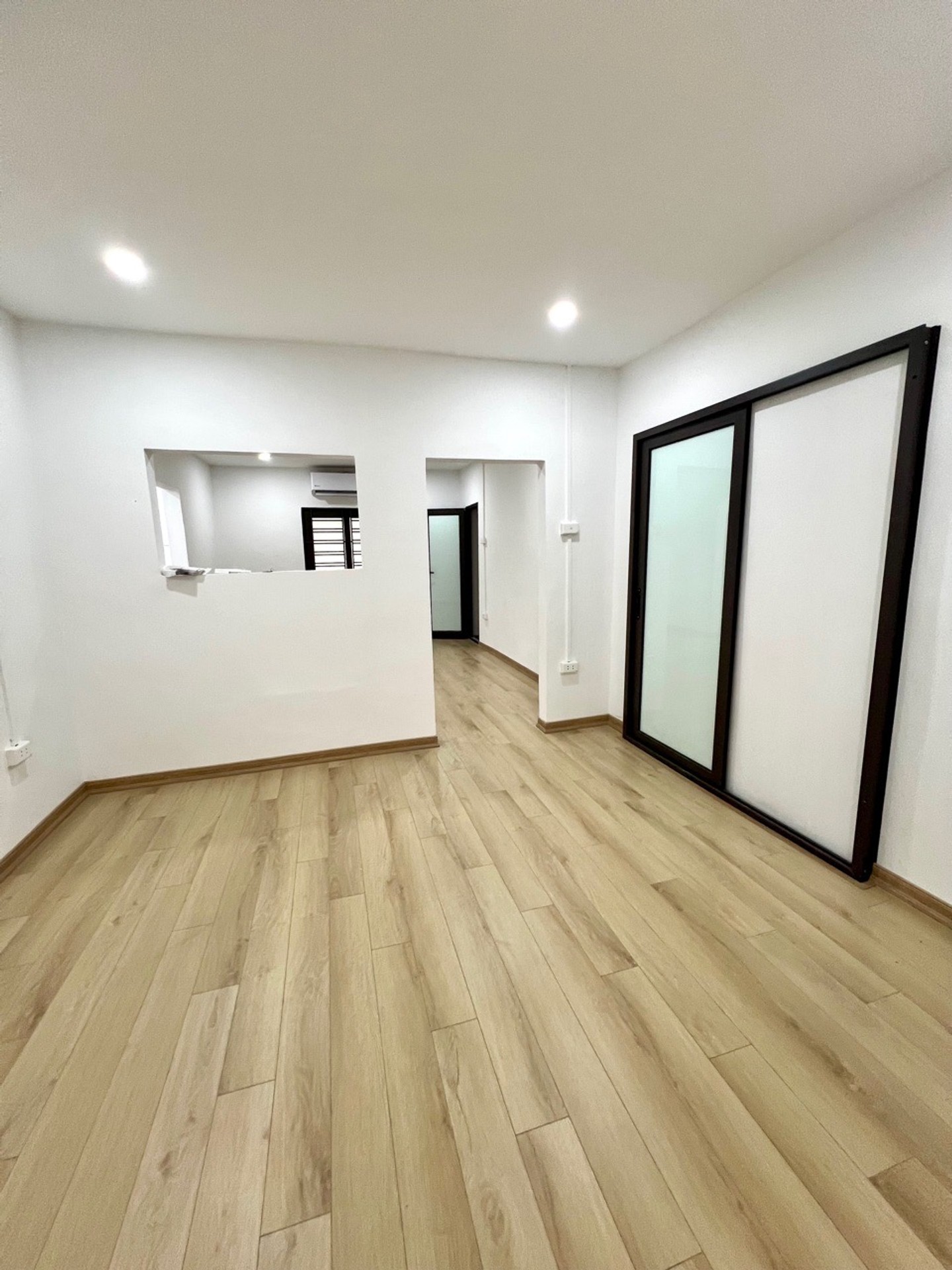 Bán nhà Tập thể Quỳnh Mai - diện tích 90m2 5 tầng - 3 ngủ rộng rãi - giá 5,3 tỷ